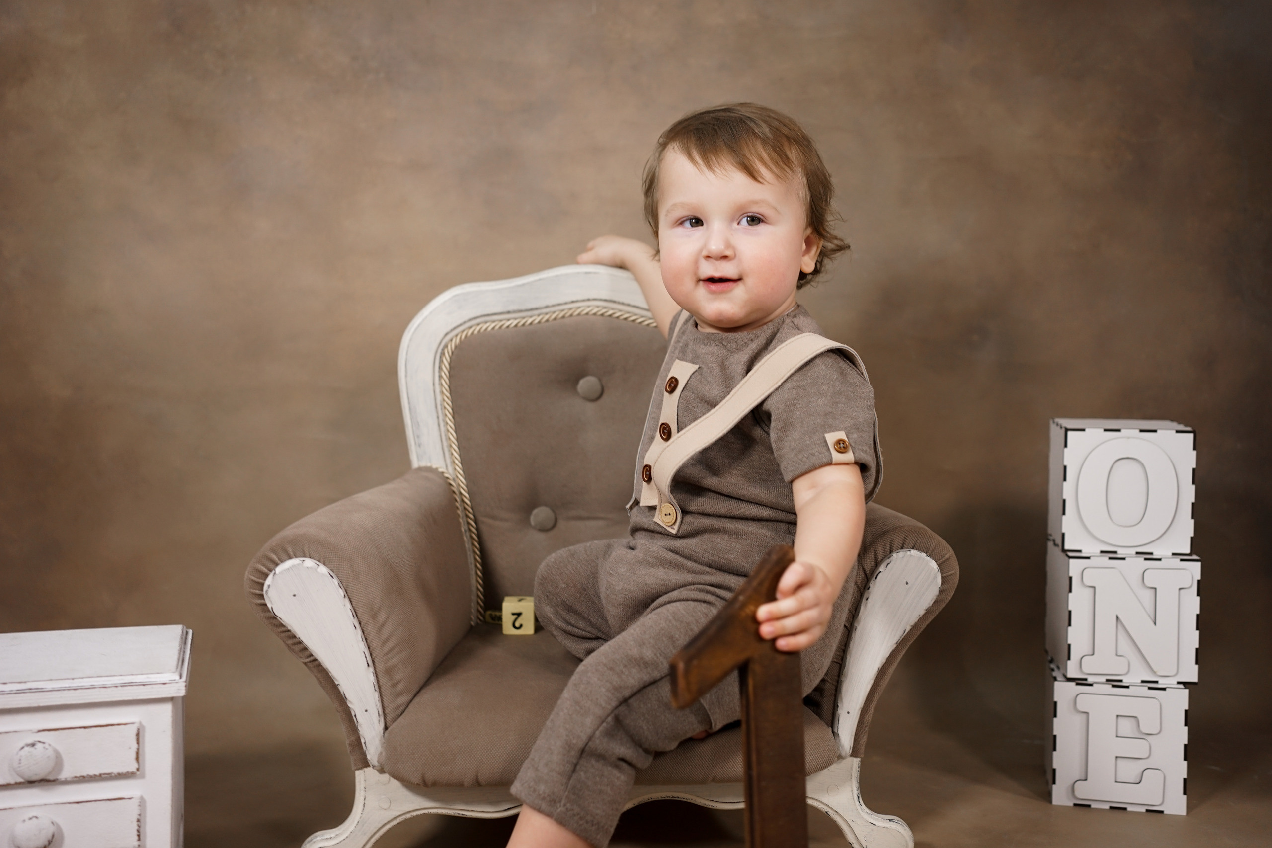 Фотозоны на ХОЛСТЕ. Детская Фотостудия ГОДОВАСИКИ в Санкт-Петербурге фотосесия на годик