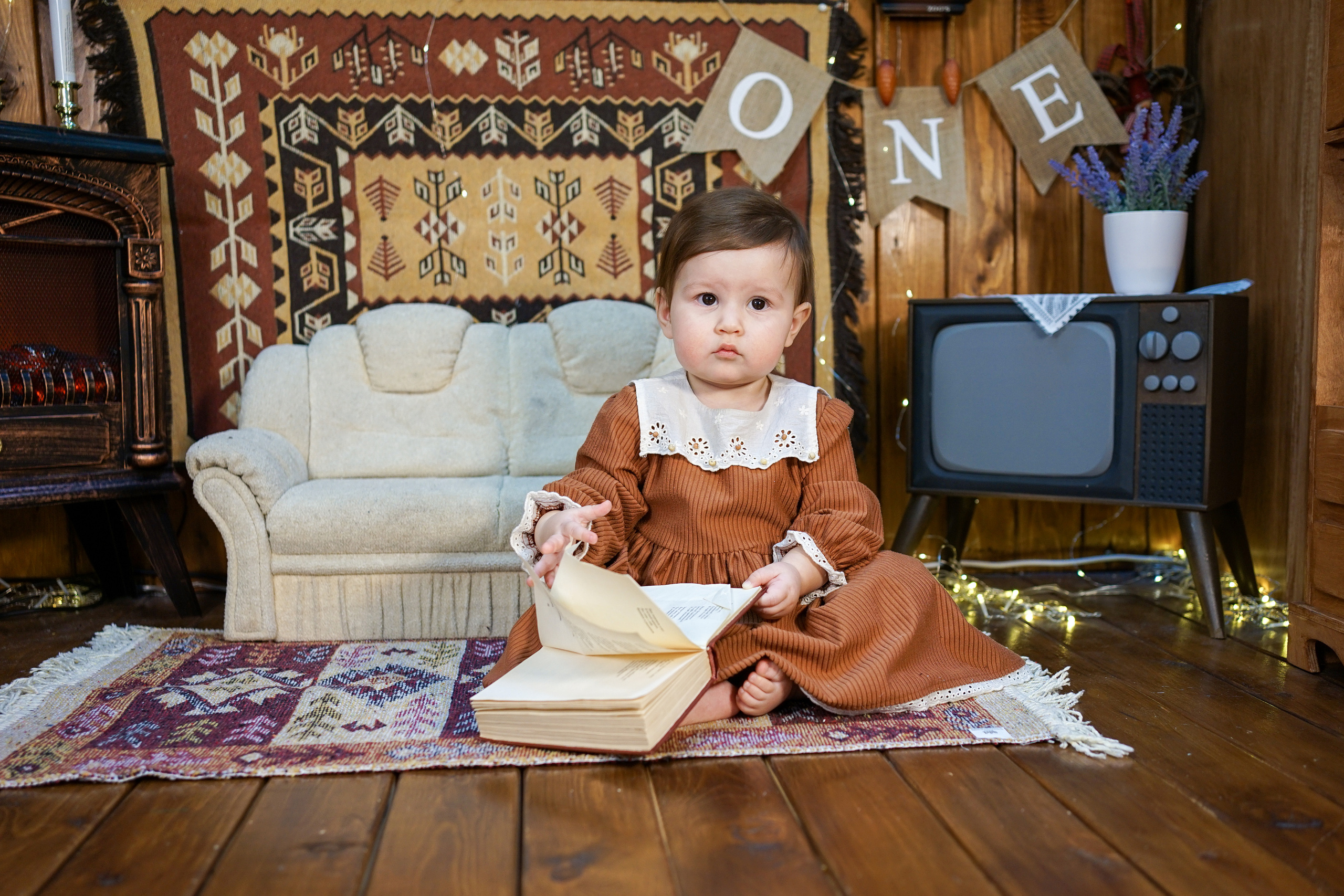 Деревянный Подиум. Детская Фотостудия ГОДОВАСИКИ в Санкт-Петербурге фотосесия на годик