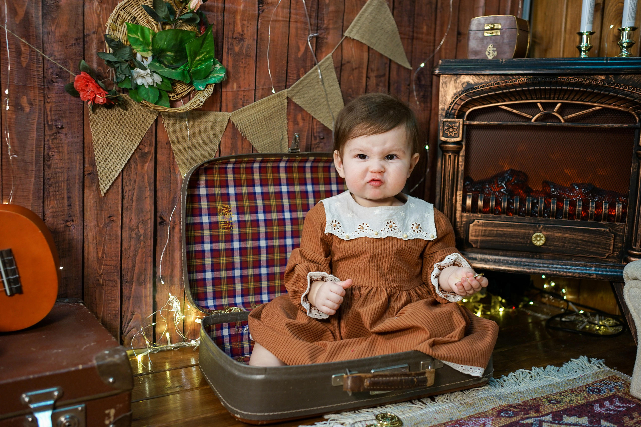 Деревянный Подиум. Детская Фотостудия ГОДОВАСИКИ в Санкт-Петербурге фотосесия на годик