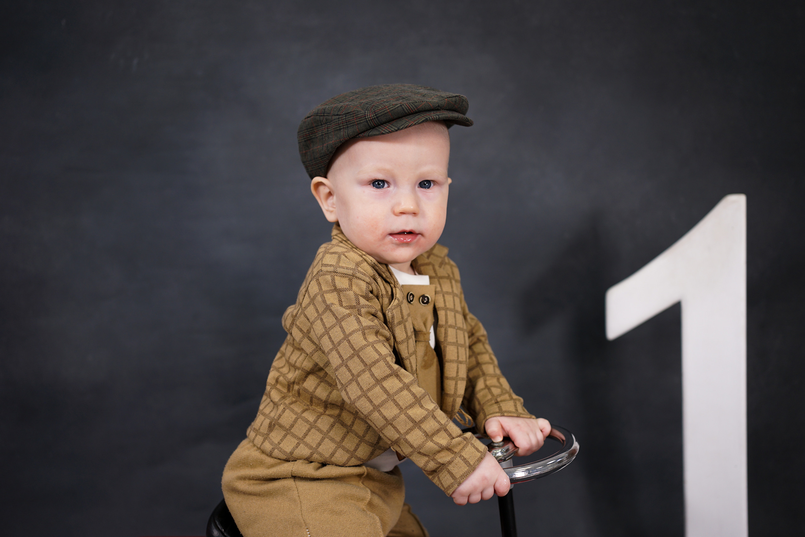 Фотосессия на Годик для Мальчиков. Детская Фотостудия ГОДОВАСИКИ в Санкт-Петербурге фотосесия на годик