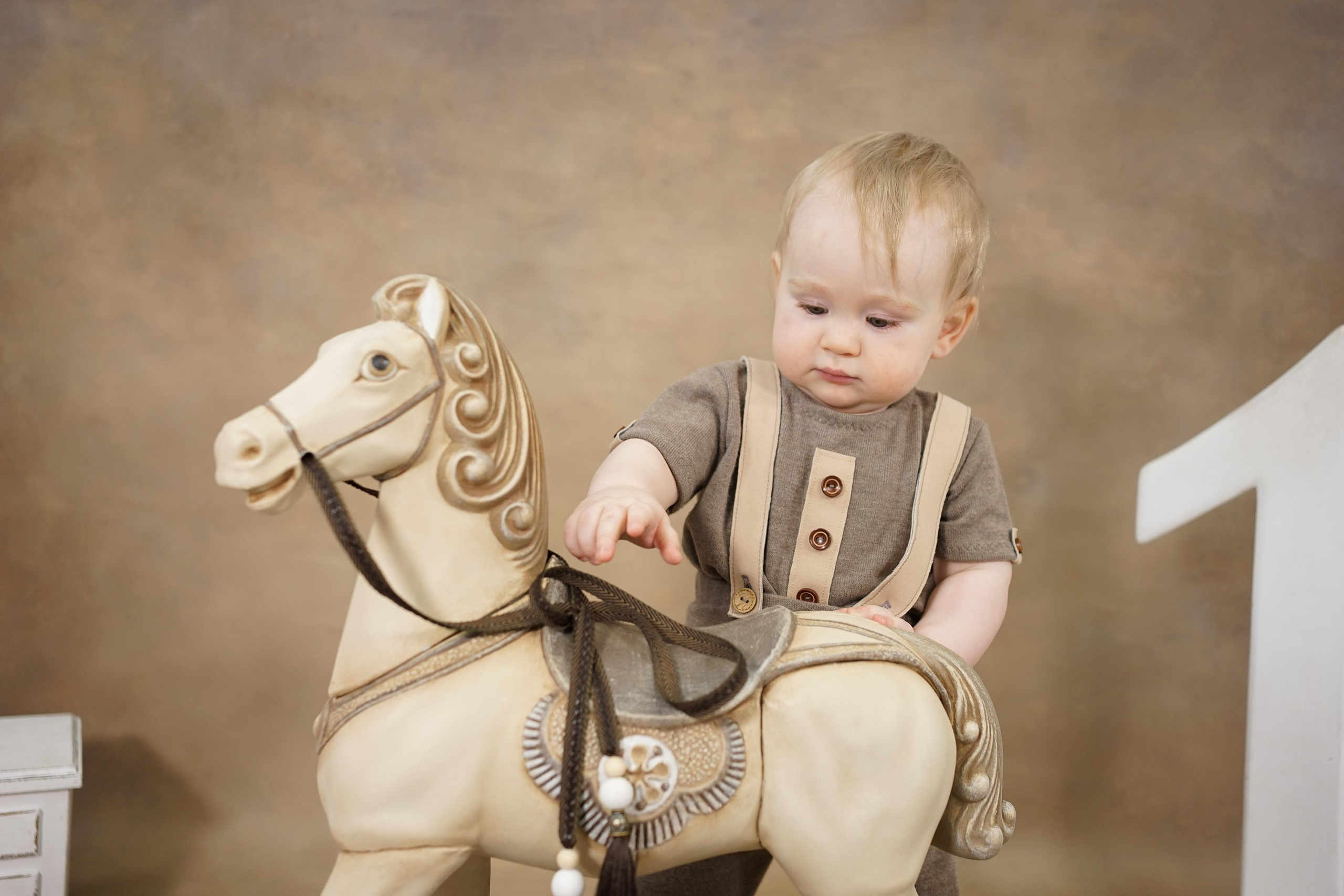 Фотозоны на ХОЛСТЕ. Детская Фотостудия ГОДОВАСИКИ в Санкт-Петербурге фотосесия на годик