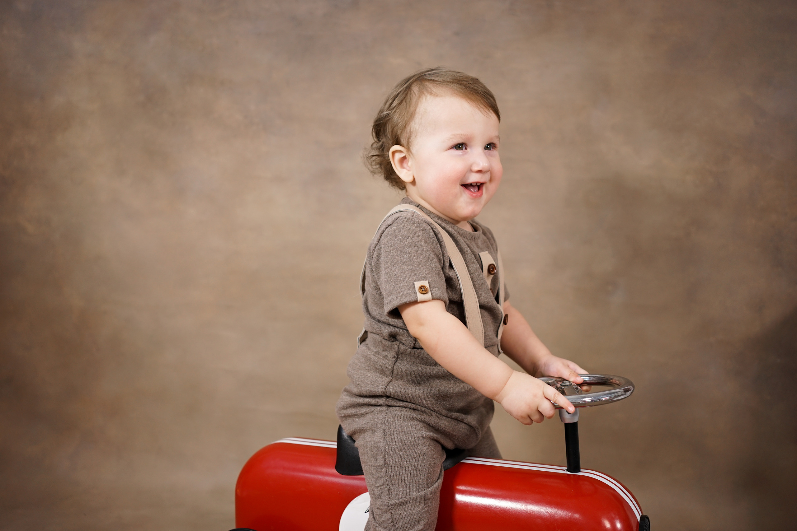 Фотозоны на ХОЛСТЕ. Детская Фотостудия ГОДОВАСИКИ в Санкт-Петербурге фотосесия на годик