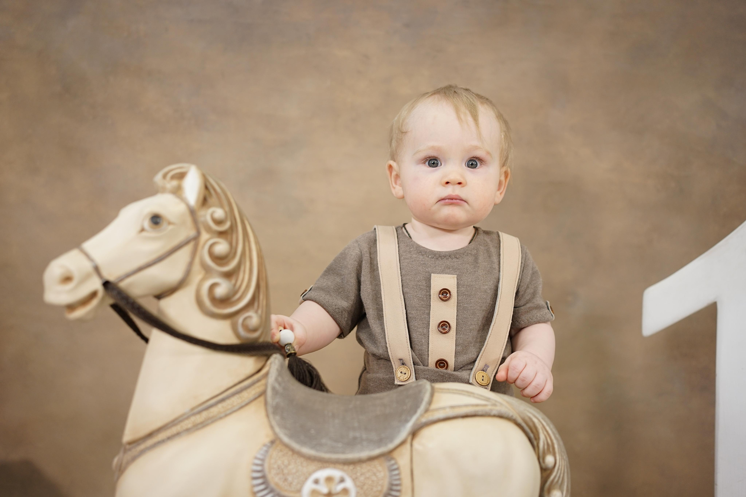 Фотозоны на ХОЛСТЕ. Детская Фотостудия ГОДОВАСИКИ в Санкт-Петербурге фотосесия на годик