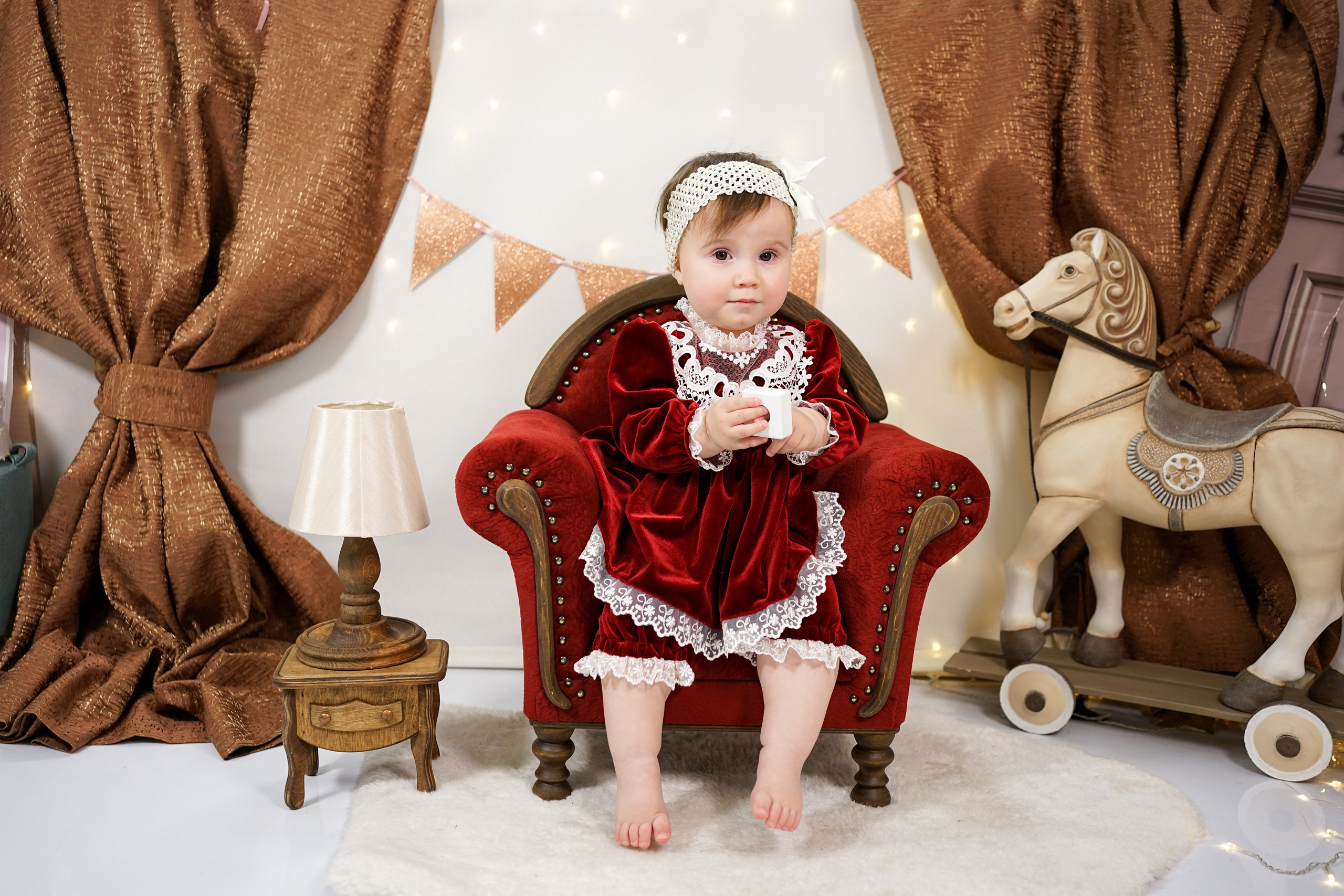 Бордовая зона. Детская Фотостудия ГОДОВАСИКИ в Санкт-Петербурге фотосесия на годик