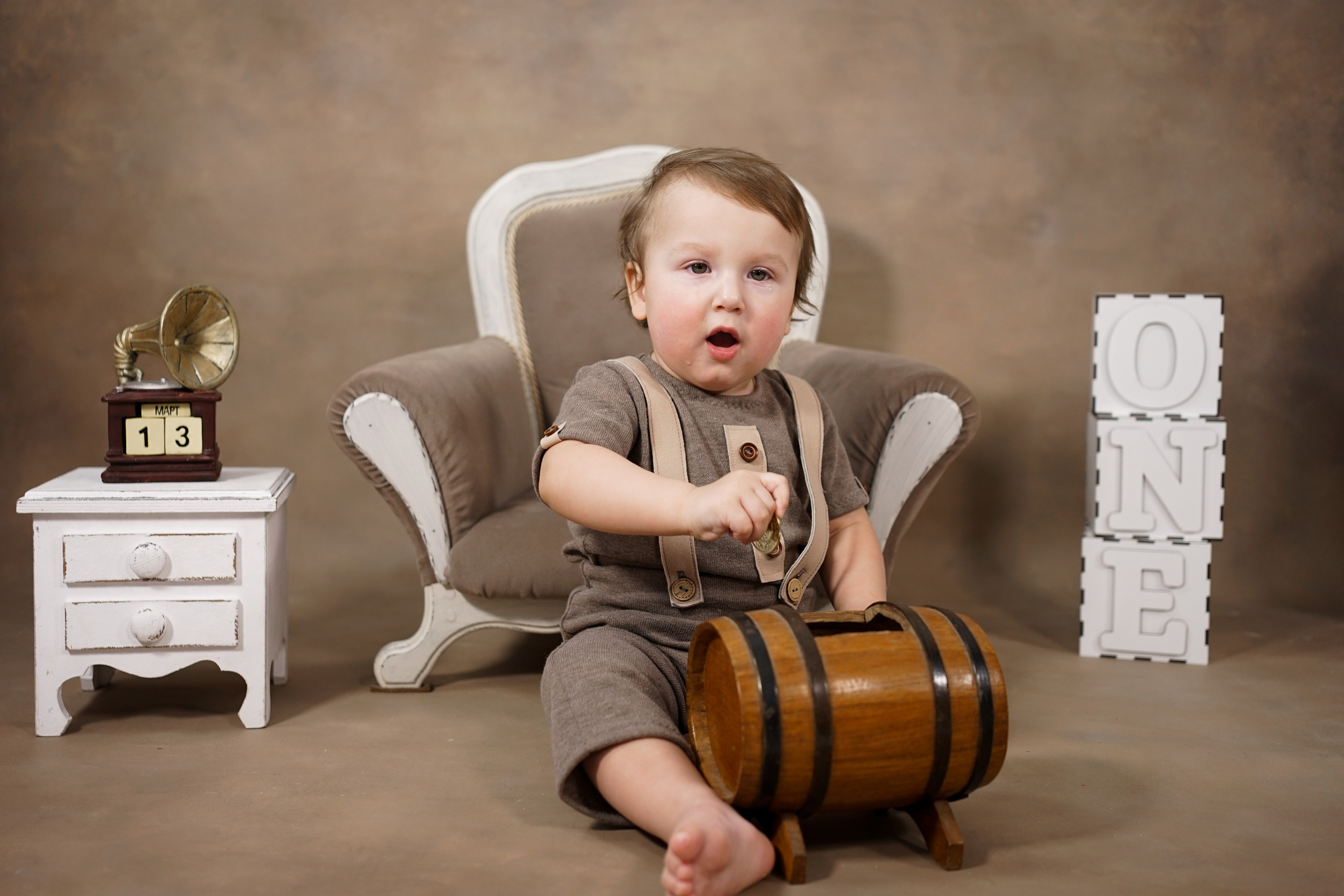 Фотозоны на ХОЛСТЕ. Детская Фотостудия ГОДОВАСИКИ в Санкт-Петербурге фотосесия на годик