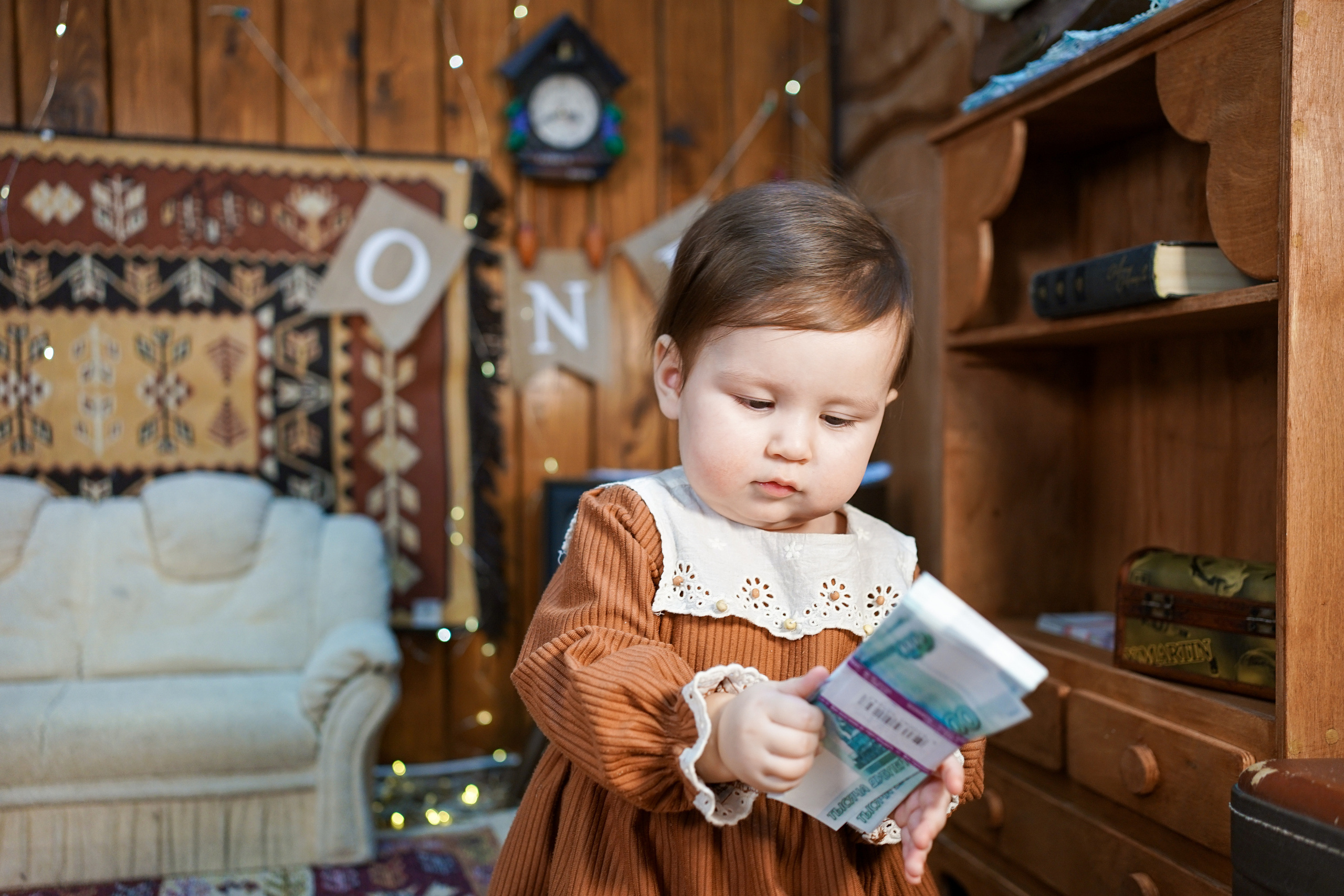 Деревянный Подиум. Детская Фотостудия ГОДОВАСИКИ в Санкт-Петербурге фотосесия на годик