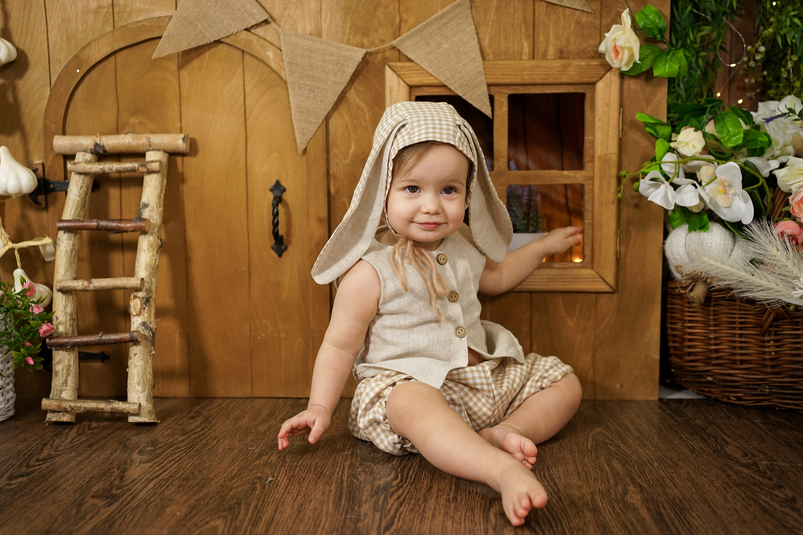 Деревянный Подиум. Детская Фотостудия ГОДОВАСИКИ в Санкт-Петербурге фотосесия на годик