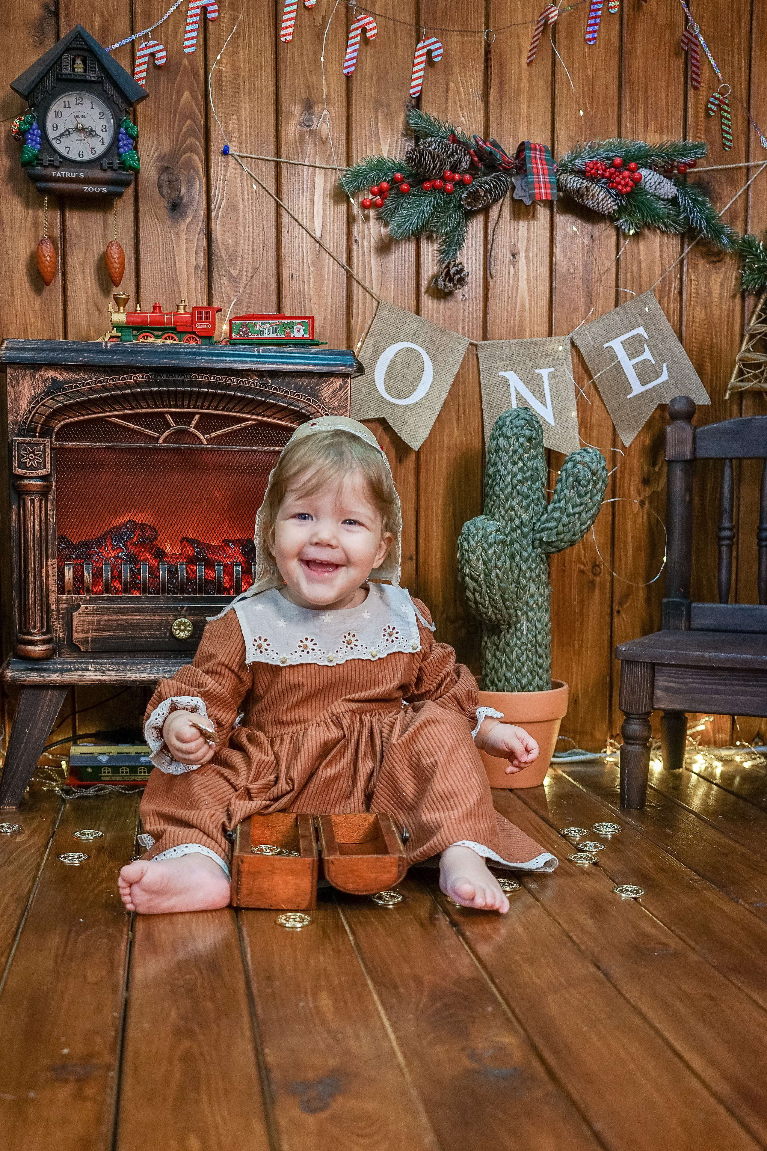 Деревянный Подиум. Детская Фотостудия ГОДОВАСИКИ в Санкт-Петербурге фотосесия на годик