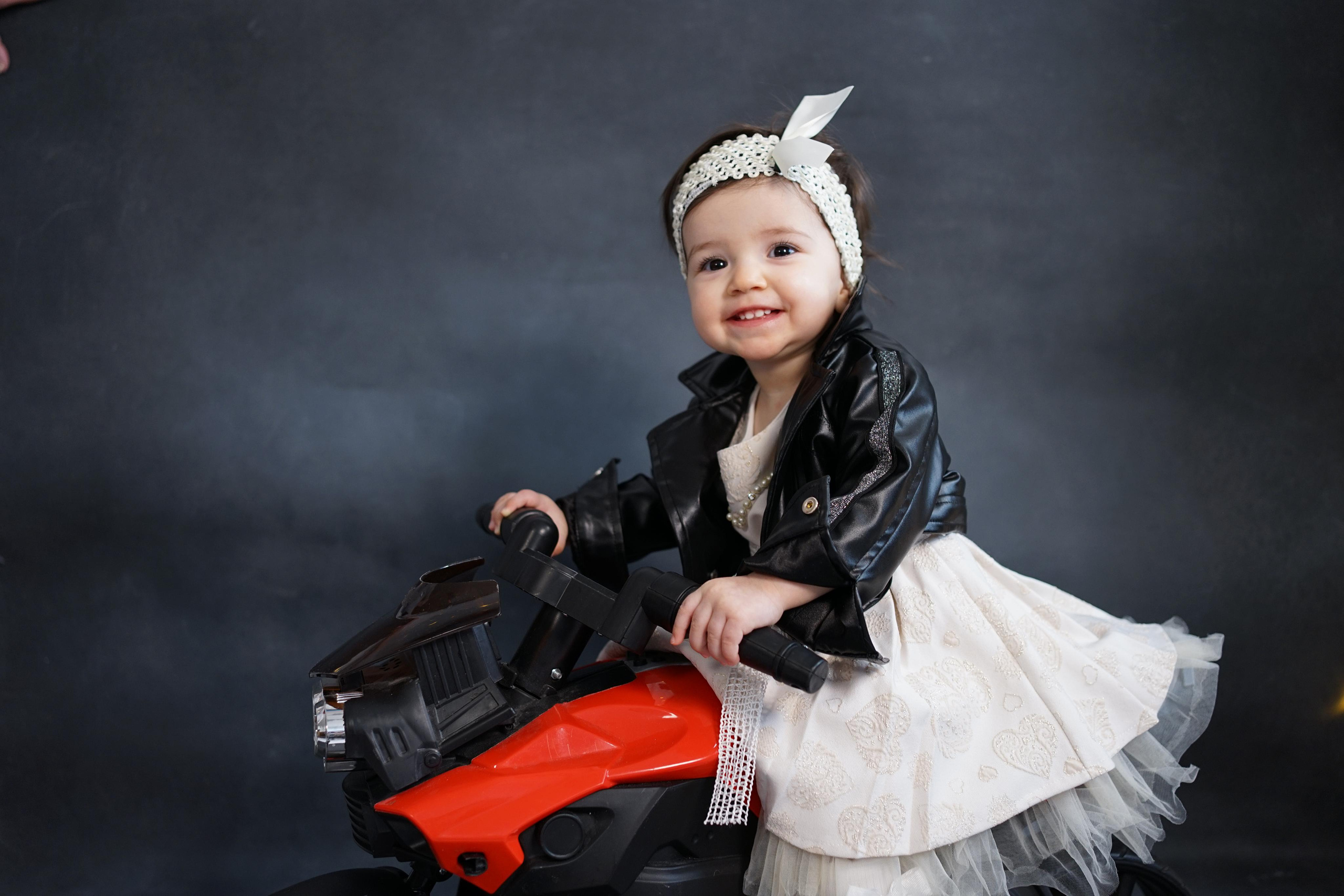 Фотозоны на ХОЛСТЕ. Детская Фотостудия ГОДОВАСИКИ в Санкт-Петербурге фотосесия на годик