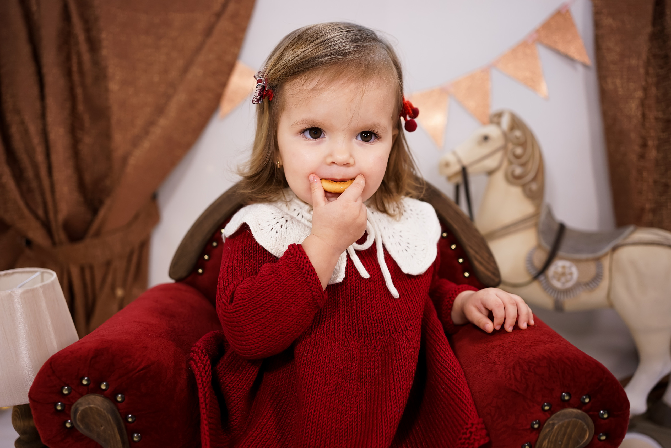 Бордовая зона. Детская Фотостудия ГОДОВАСИКИ в Санкт-Петербурге фотосесия на годик