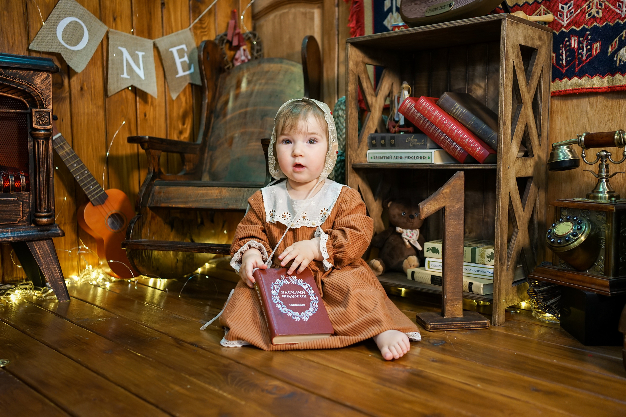 Деревянный Подиум. Детская Фотостудия ГОДОВАСИКИ в Санкт-Петербурге фотосесия на годик