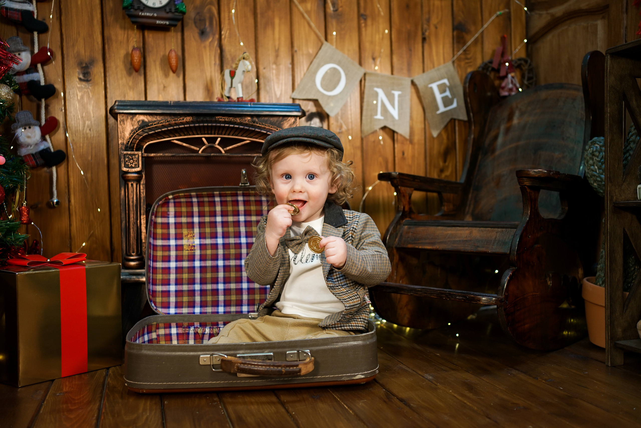 Деревянный Подиум. Детская Фотостудия ГОДОВАСИКИ в Санкт-Петербурге фотосесия на годик