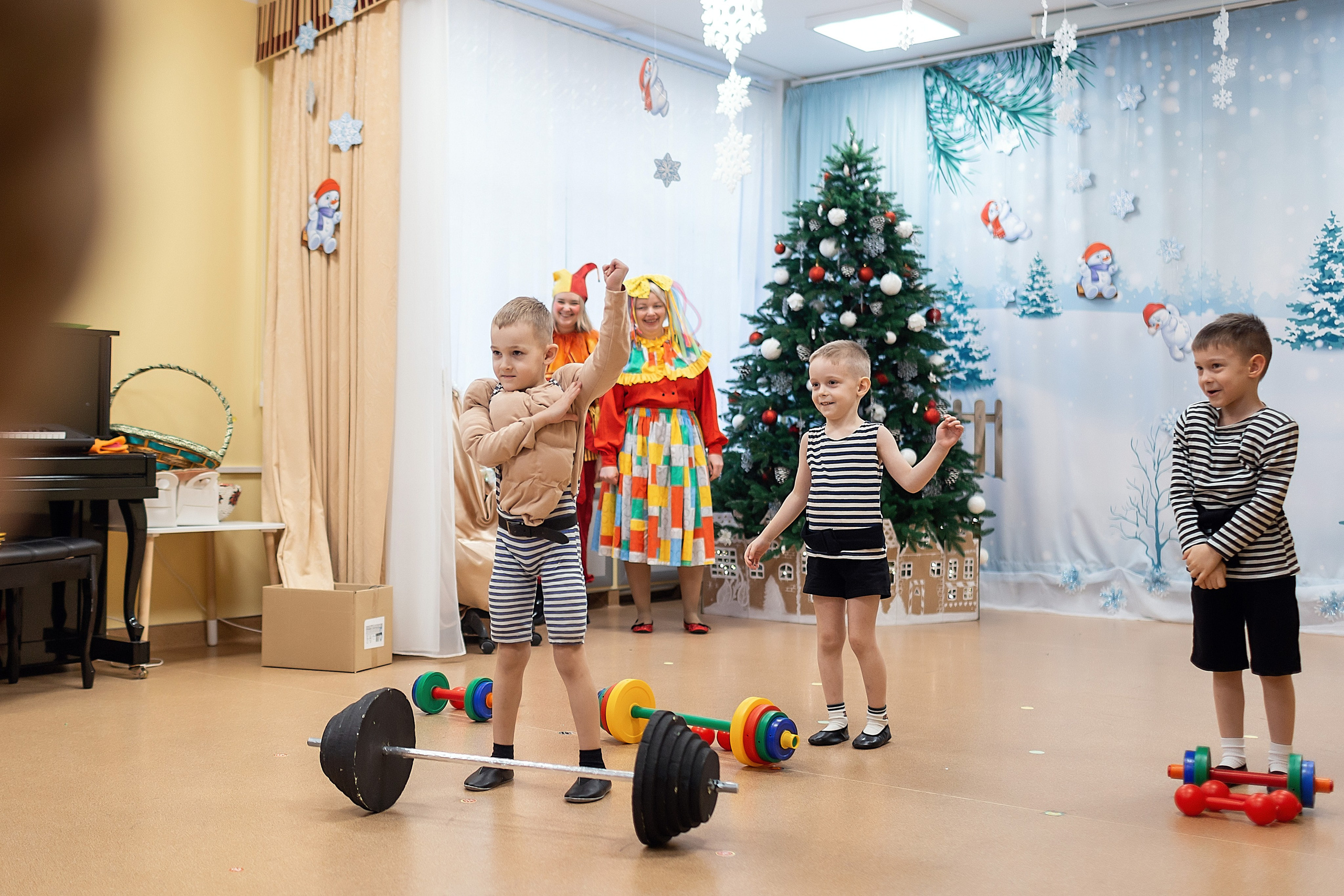 Утренник_"Веселый балаганчик» 2024. Семейный фотограф в Санкт-Петербурге