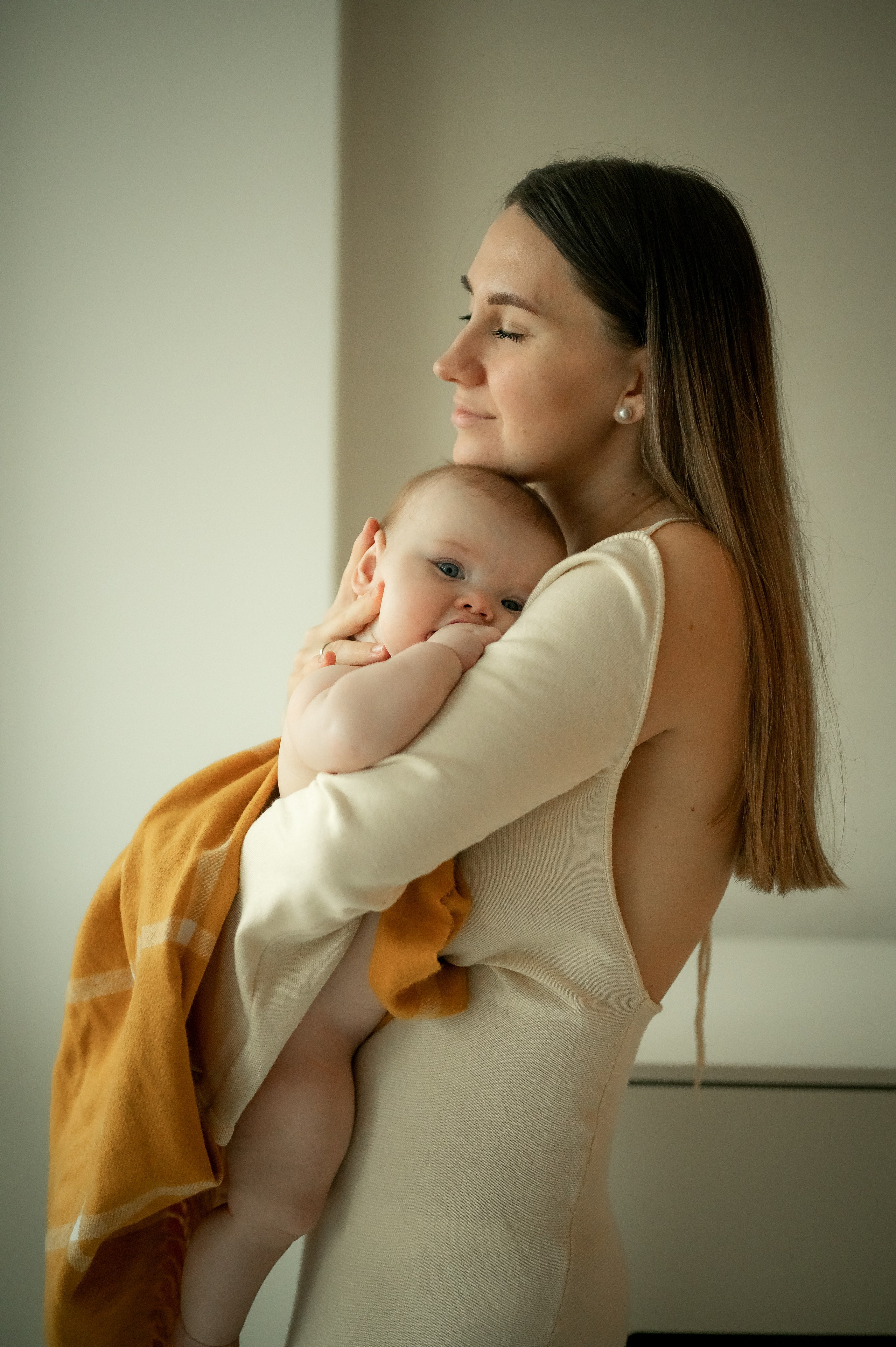 Родители с новорожденным малышом. Фотограф новорождённых, семейный, школьный в городе Калуге Евгения