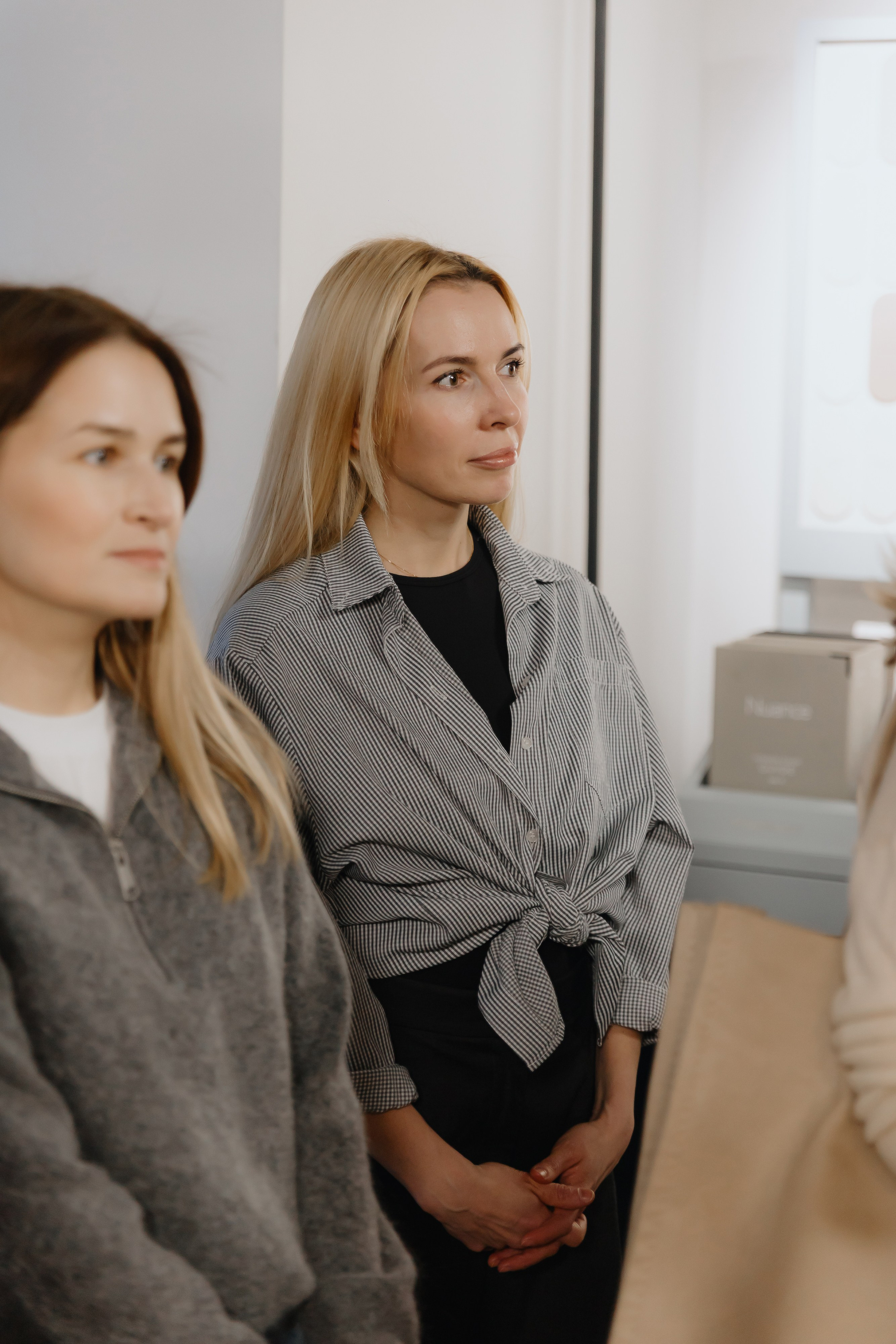 Предновогодний «Кофе-рейв» в L. DECO 17 декабря 2025 года. L. Deco интерьерный салон. Краски/обои/лепной декор