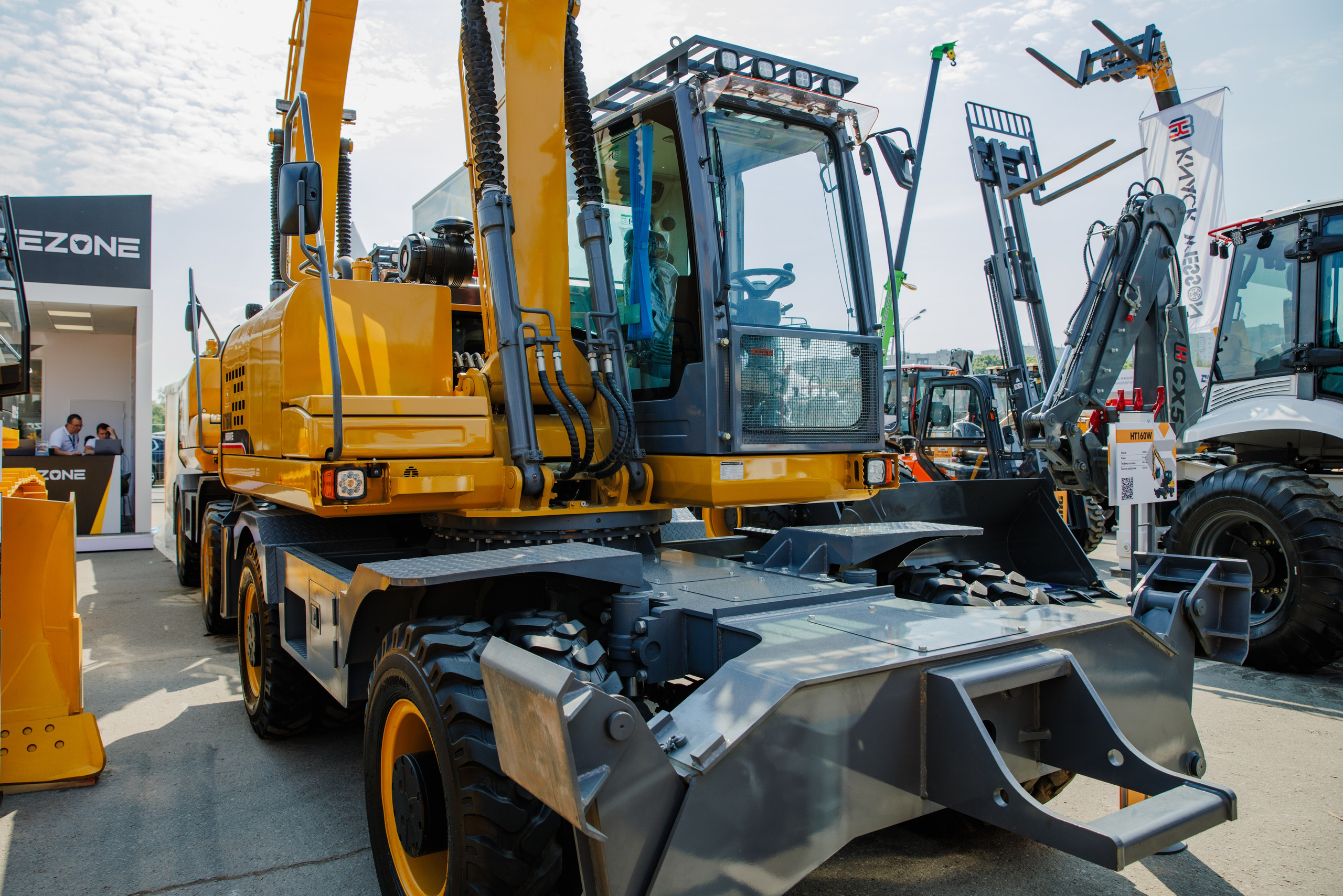 Выставка Спец. Техники. Фотограф Москва Шептаев Артём