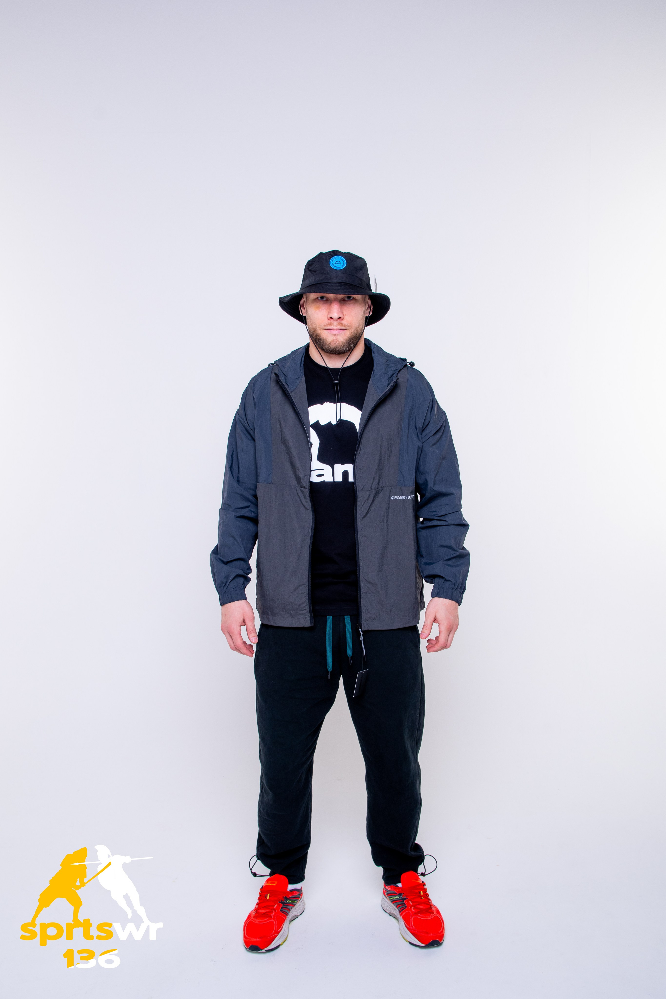 Одежда для мужчин. Профессиональная фотостудия в Санкт-Петербурге «Точка»