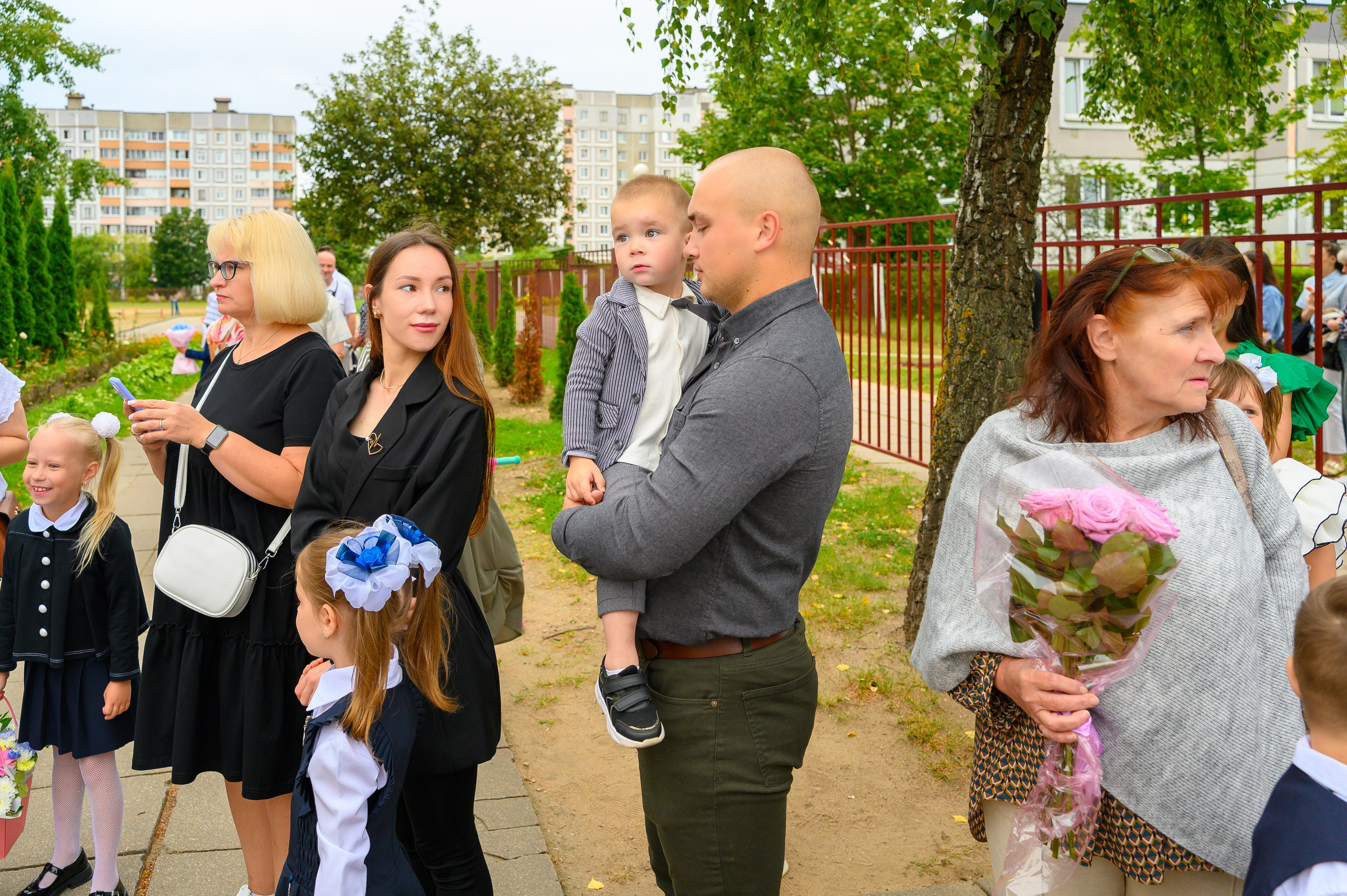 Вот звучит первый звонок, перед этим долгое приготовление к новому этапу в жизни, Яромир идет в школу. Фотоуслуги, услуги фотографа, фотографирование важных событий