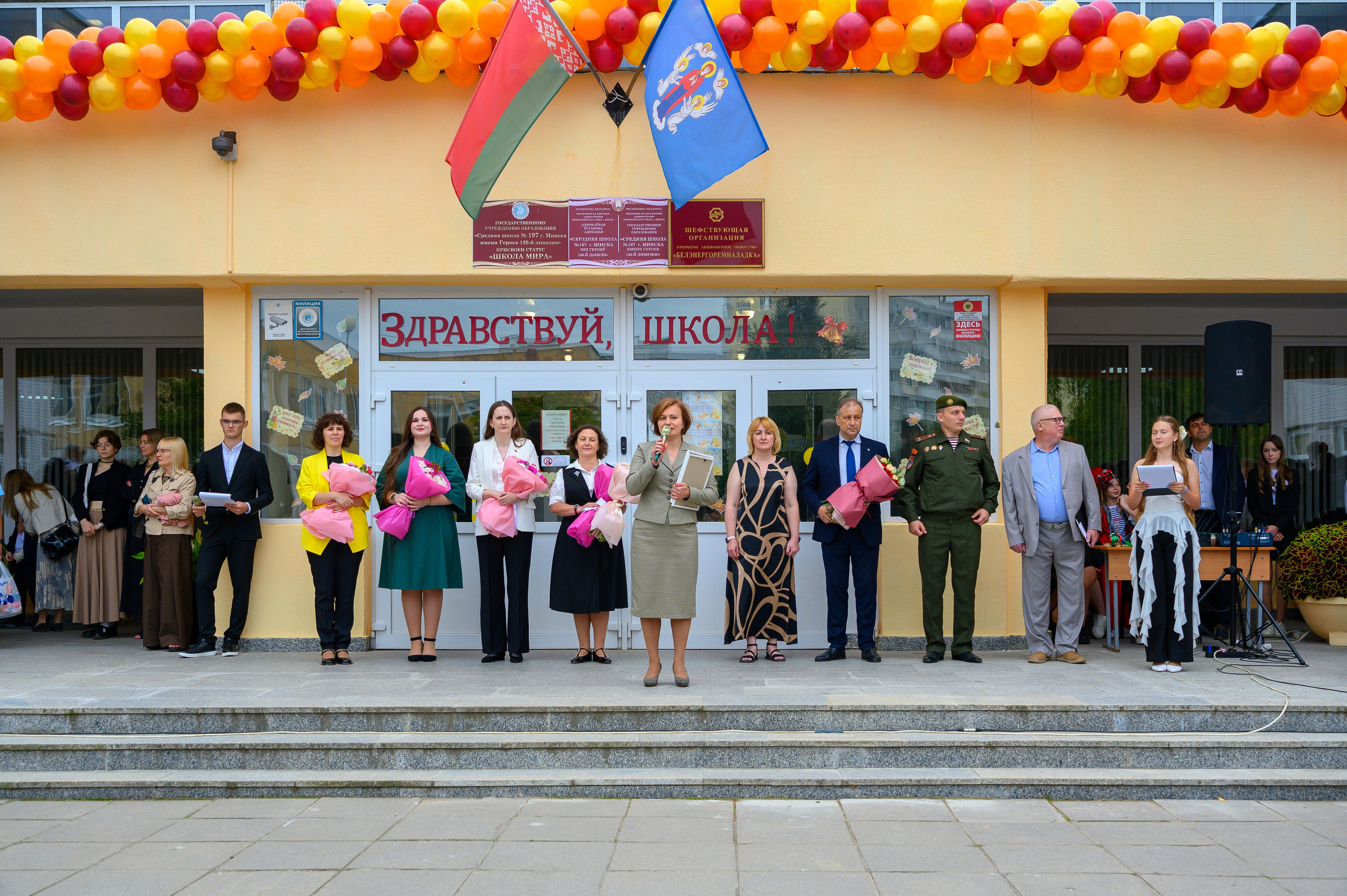 Вот звучит первый звонок, перед этим долгое приготовление к новому этапу в жизни, Яромир идет в школу. Фотоуслуги, услуги фотографа, фотографирование важных событий