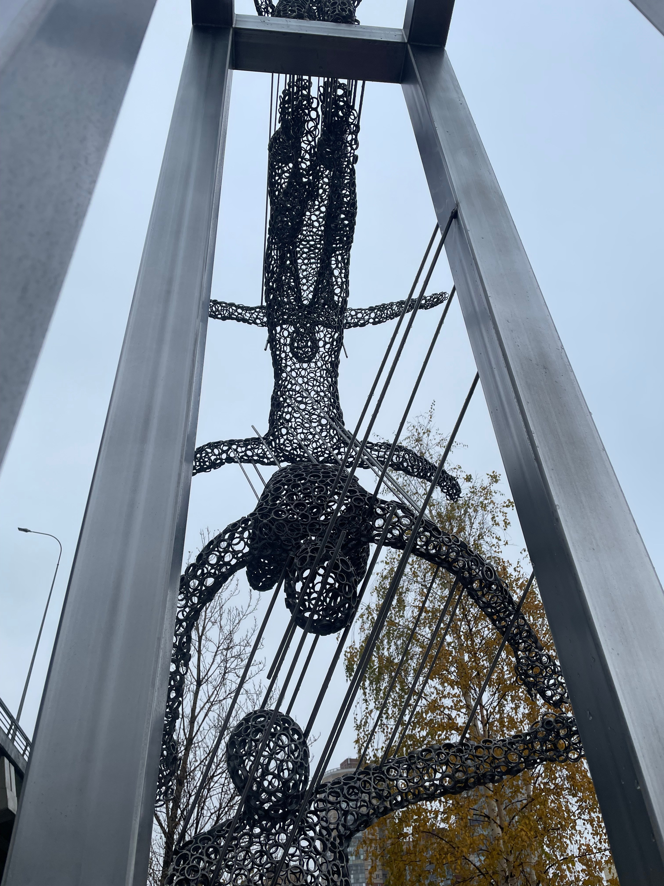 Паркур/Свободное падение /Спб/Малая Балканская 13к2 /2023. Художник — скульптор Антонина Фатхуллина