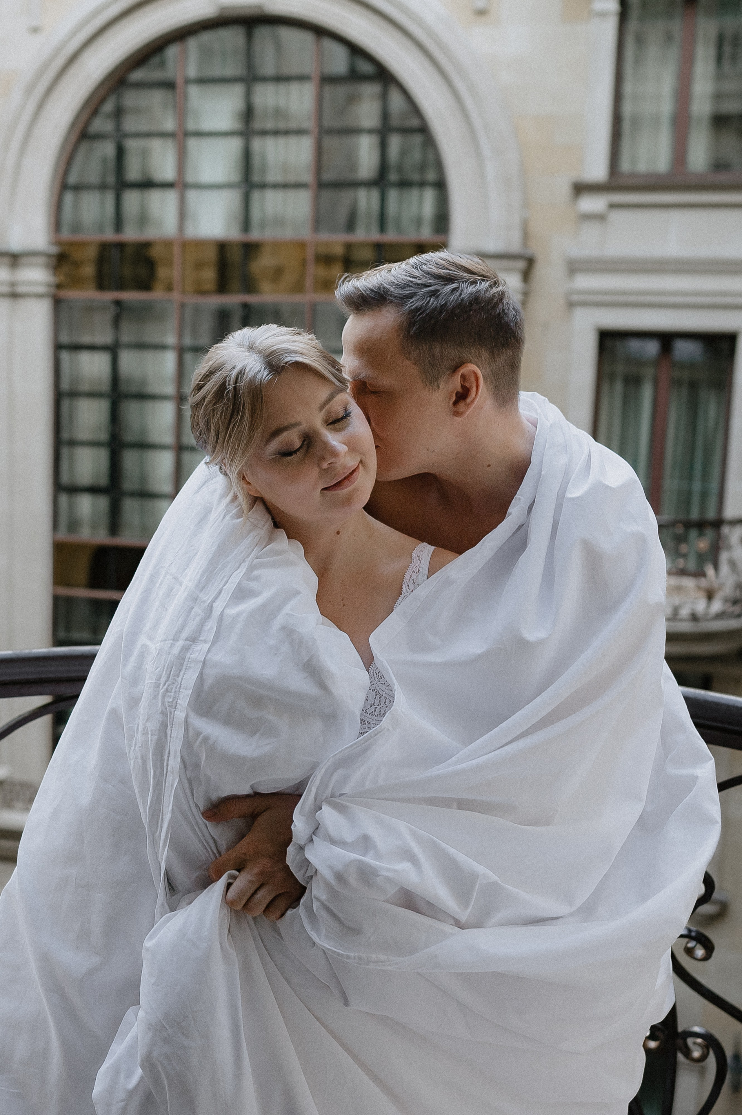 Свадебные сборы и фотосессия в отеле St. Regis. Свадебный фотограф Москва — Сергей и Татьяна