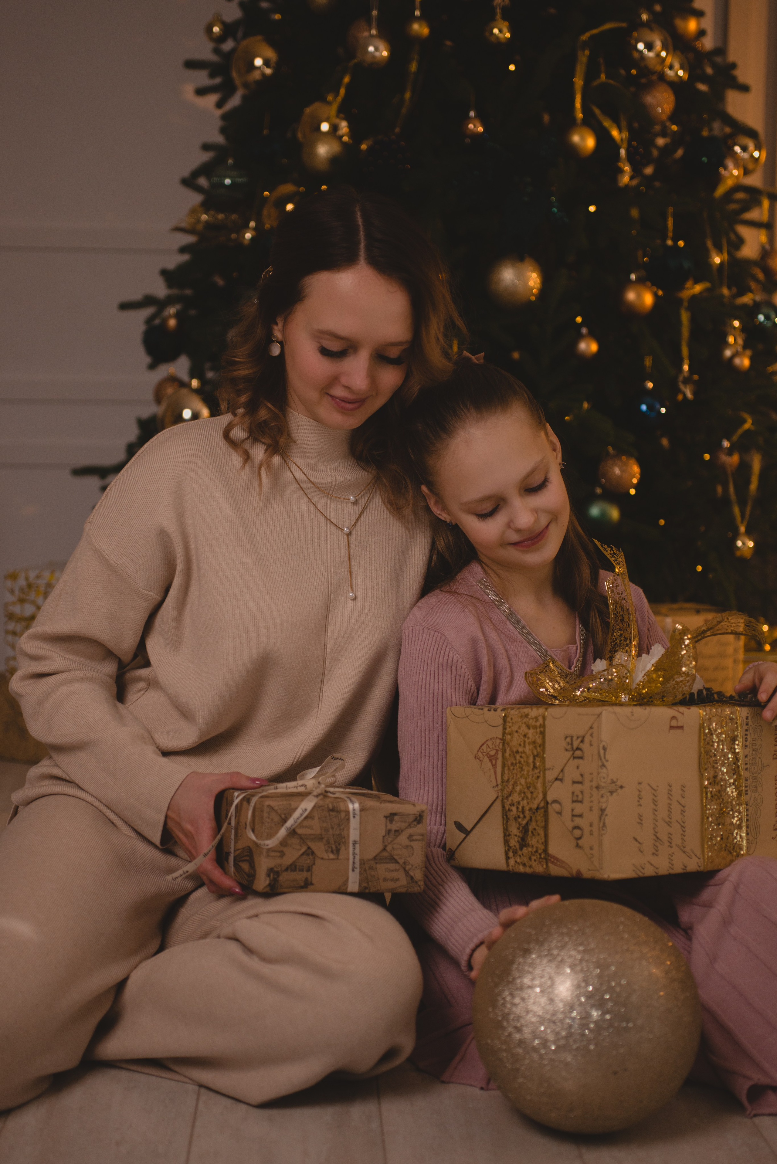 Юля и Настя в студии. Фотограф Людмила Белова