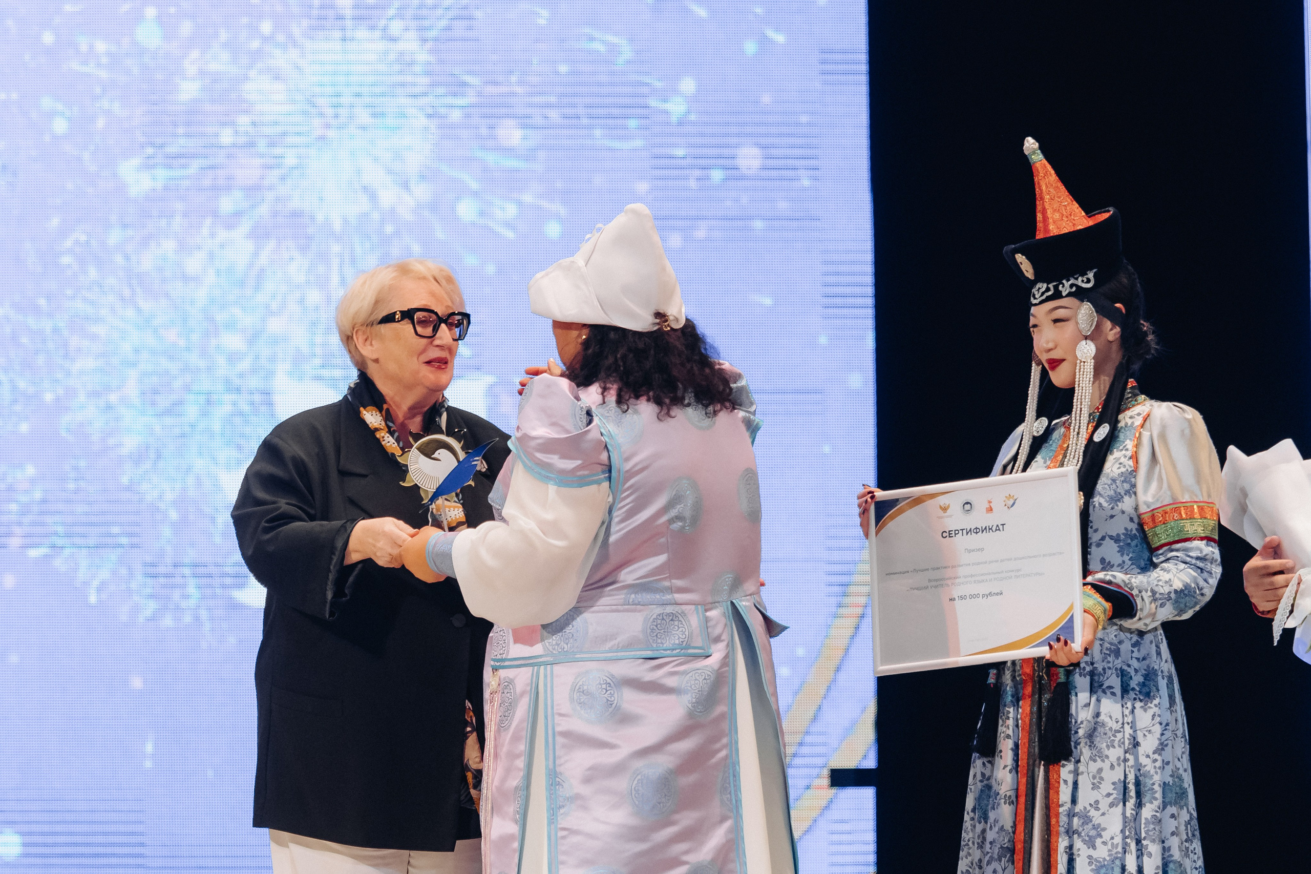 Лучший учитель родного языка и литературы 2025. Свадебный и семейный фотограф в Улан-Удэ