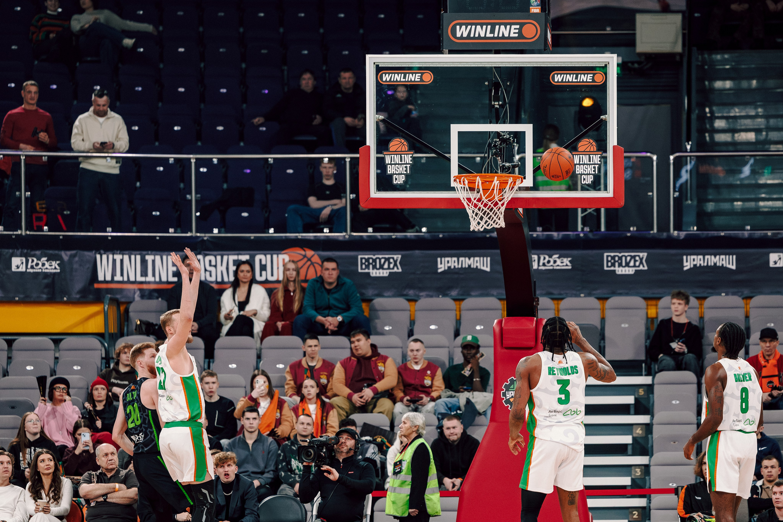 Winline Basket Cup — УРАЛМАШ — УНИКС. Лёшка Варзегов — фотограф