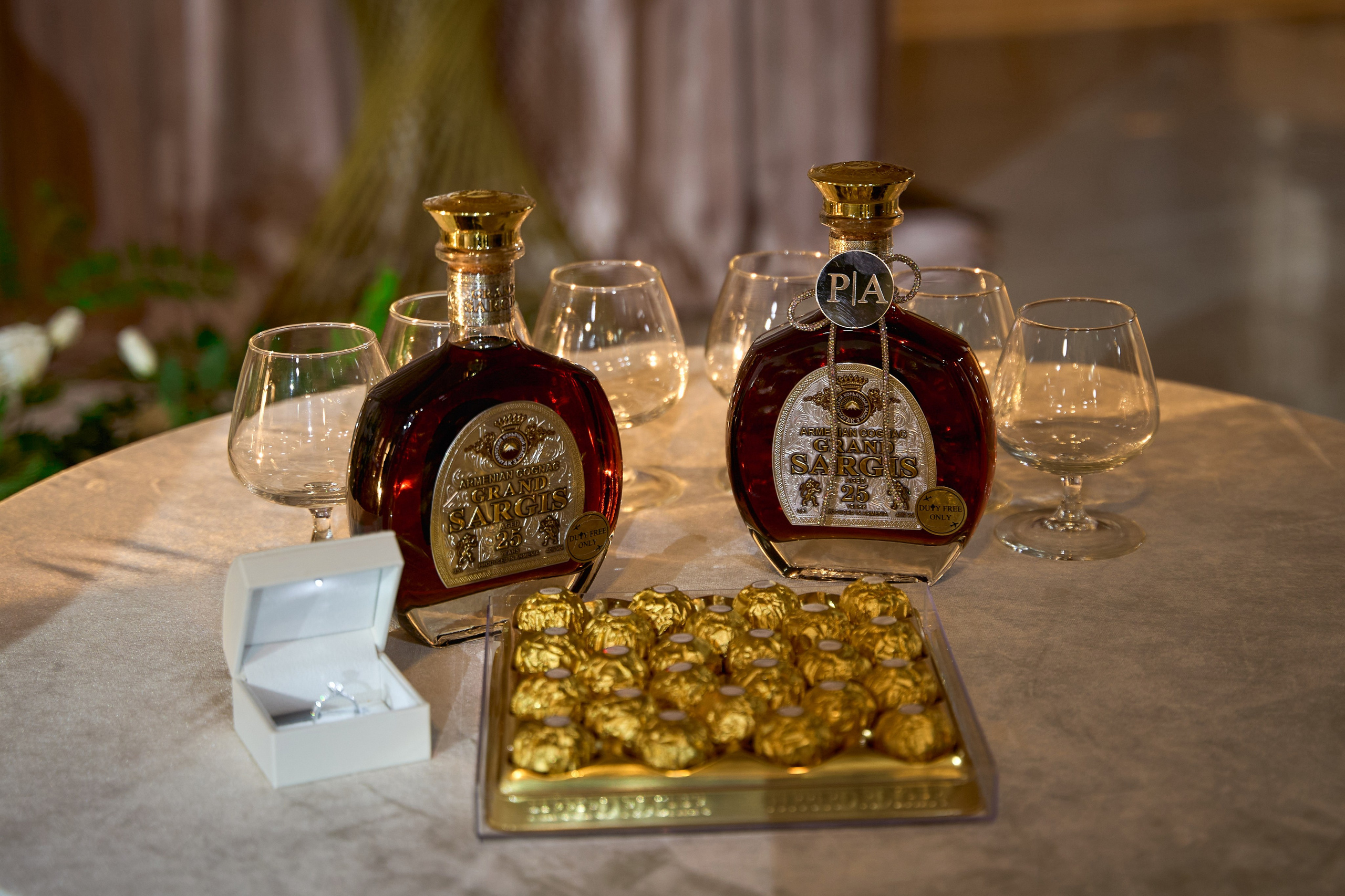 Красивое и чувственное сватовство Рафаэля & Алины в GOLDEN PALACE от ТВИНС СТУДИО. ТВИНС СТУДИО — лучшие свадебные фотографы и видеографы в Краснодаре