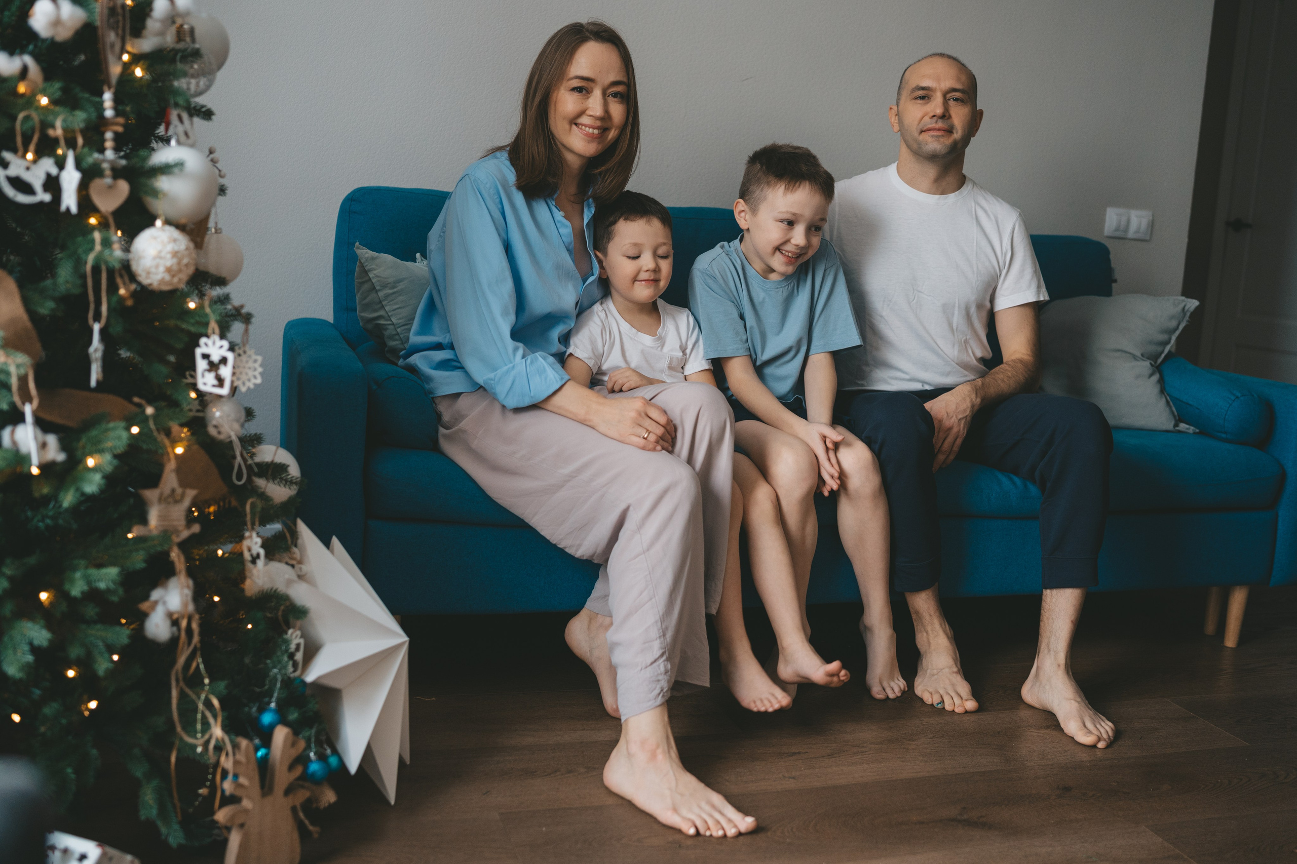 Новогодняя семейная съемка с двумя детьми. Фотограф Екатерина Канчалаба