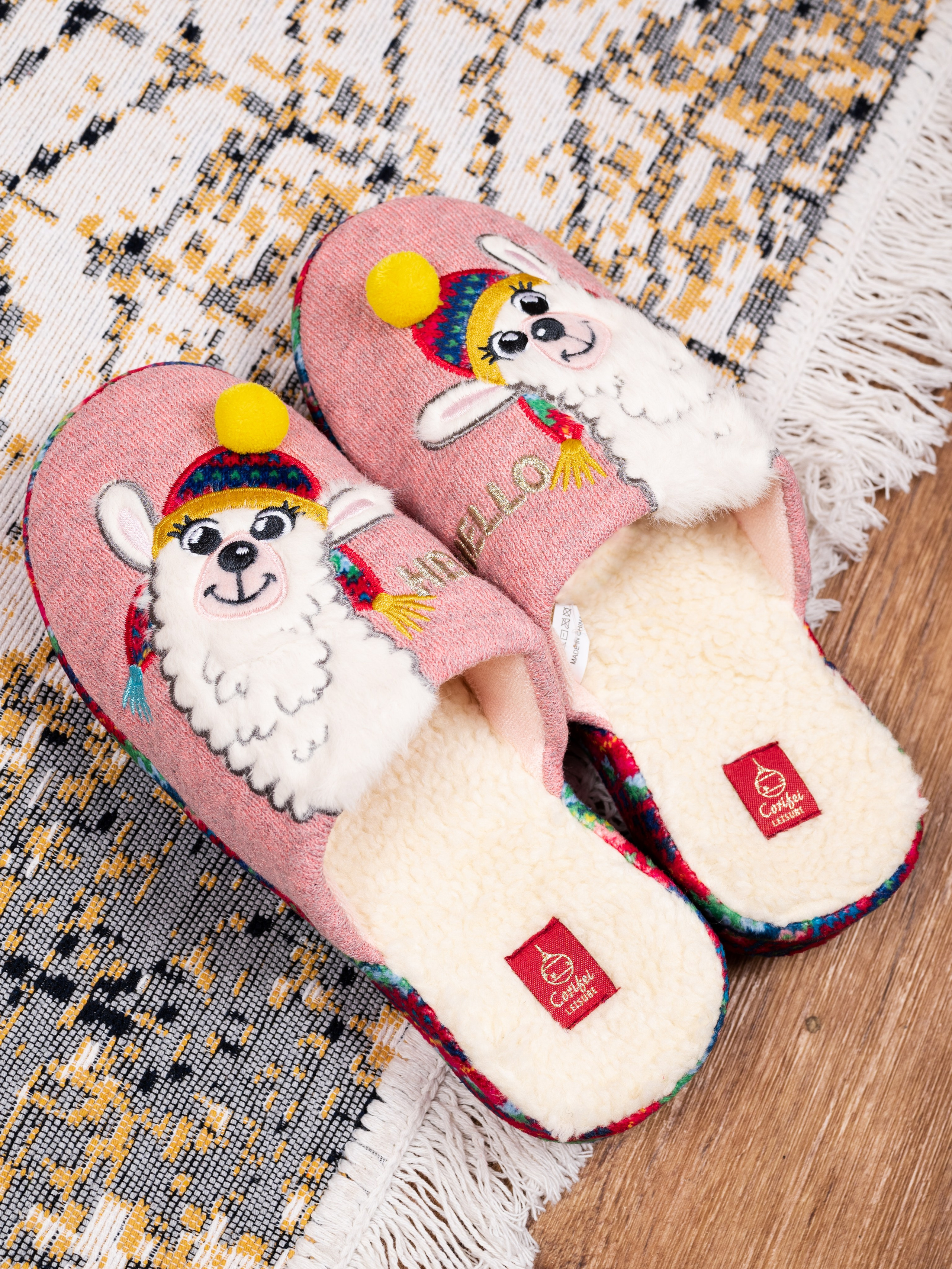 Тапочки. Предметный фотограф, фото для маркетплейсов Пятигорск, КМВ