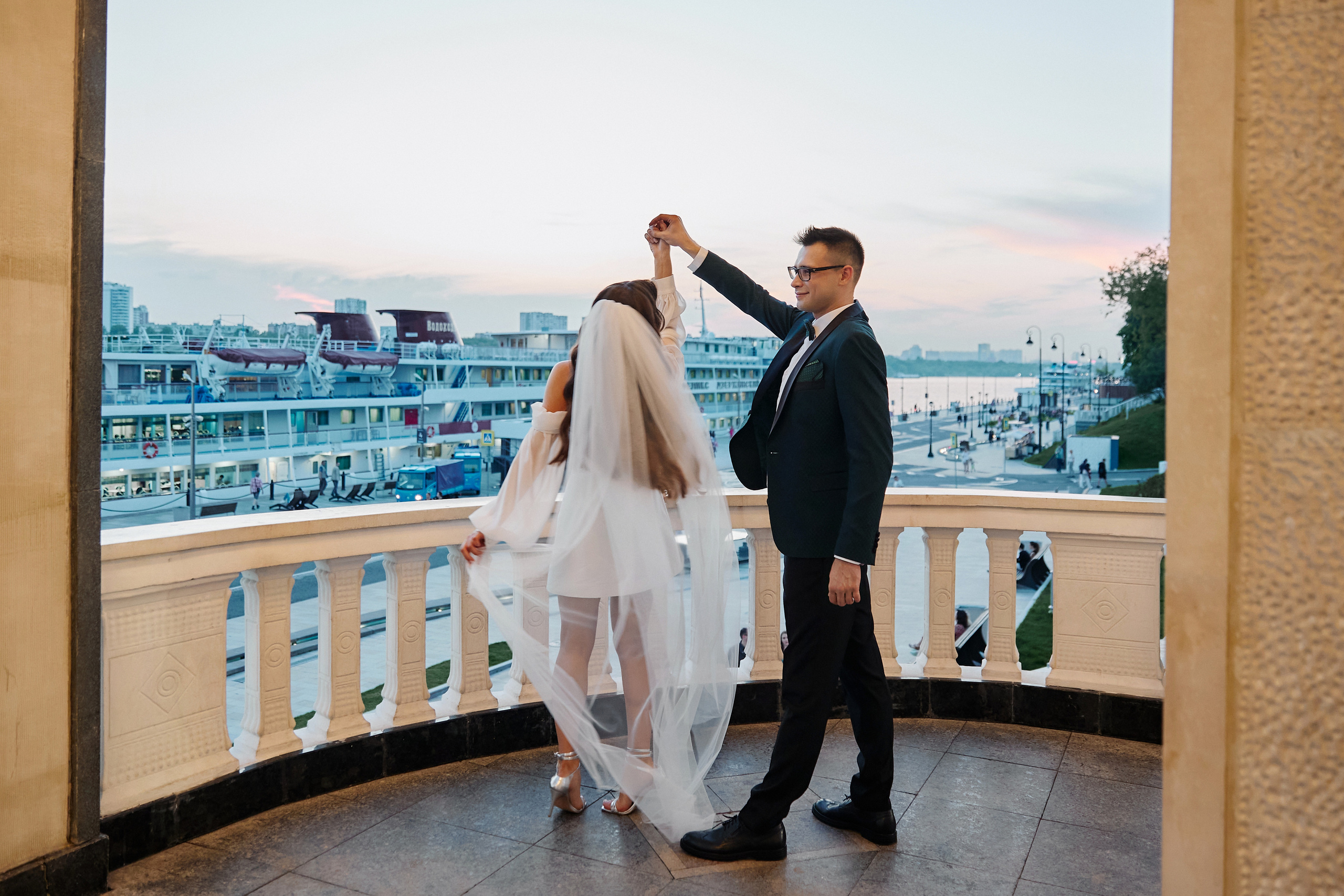 Свадебная фотосессия на Речном вокзале. Свадебный фотограф в Москве и Подмосковье