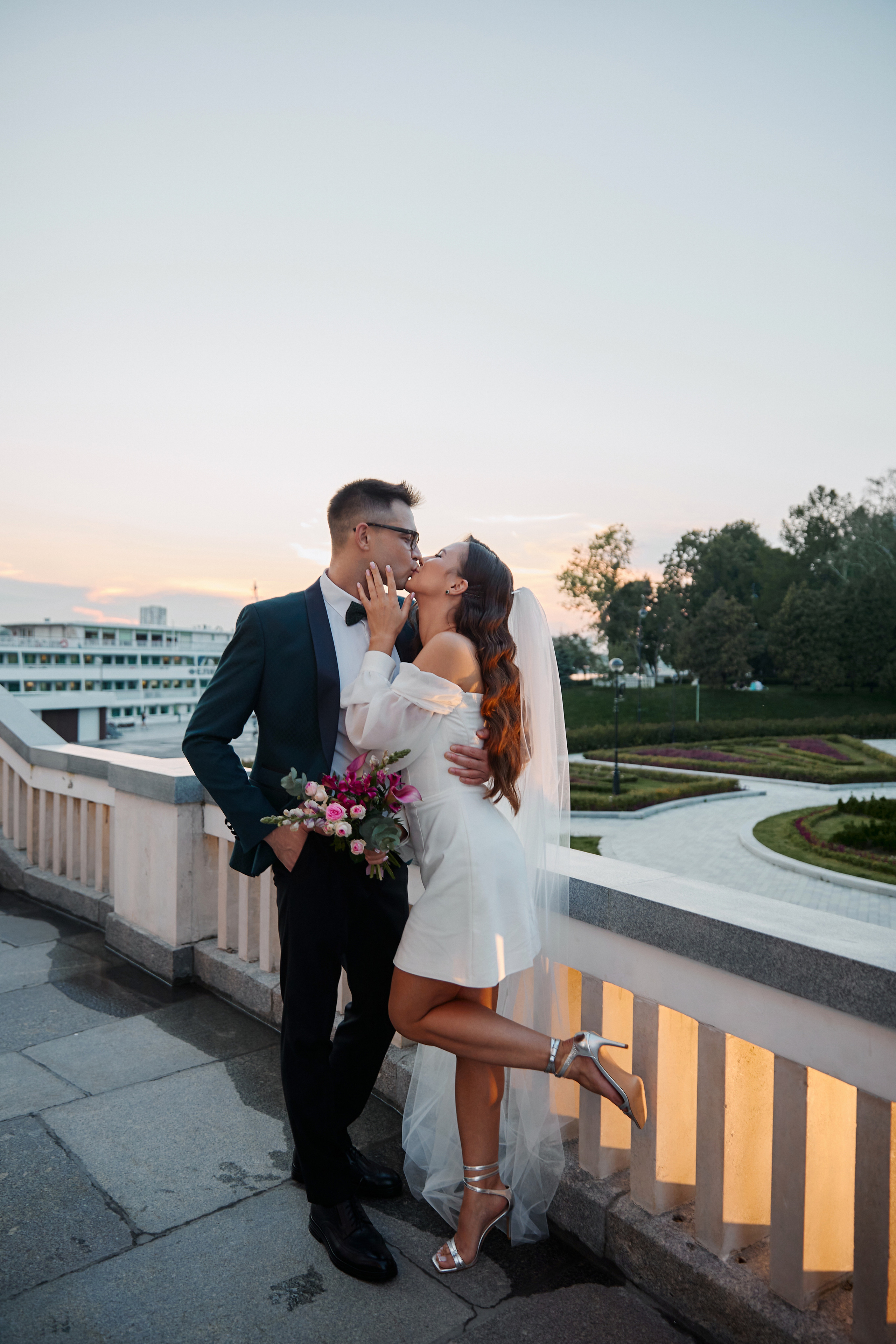 Свадебная фотосессия на Речном вокзале. Свадебный фотограф в Москве и Подмосковье