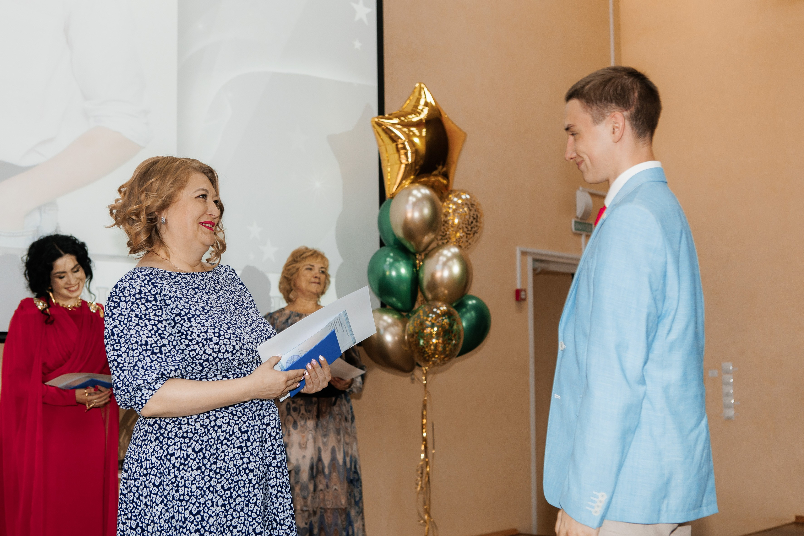 Выпускной Гимназия 12 2024 г. Свадебный и портретный Фотограф в Липецке Дмитрий Котюков