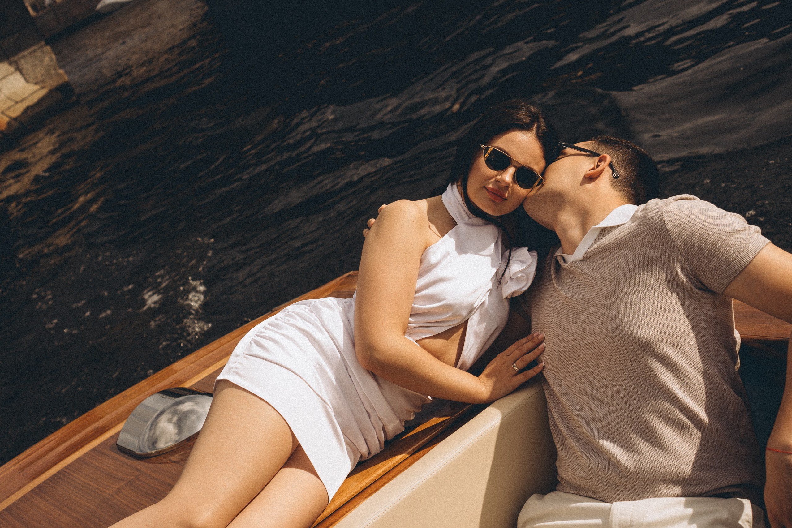 СВАДЕНБНАЯ СЬЕМКА НА КАТЕРЕ ПО КАНАЛАМ САНКТ-ПЕТЕРБУРГА И В АКВАТОРИИ НЕВЫ. Профессиональный фотограф, Санкт-Петербург — Виктория Богомолова