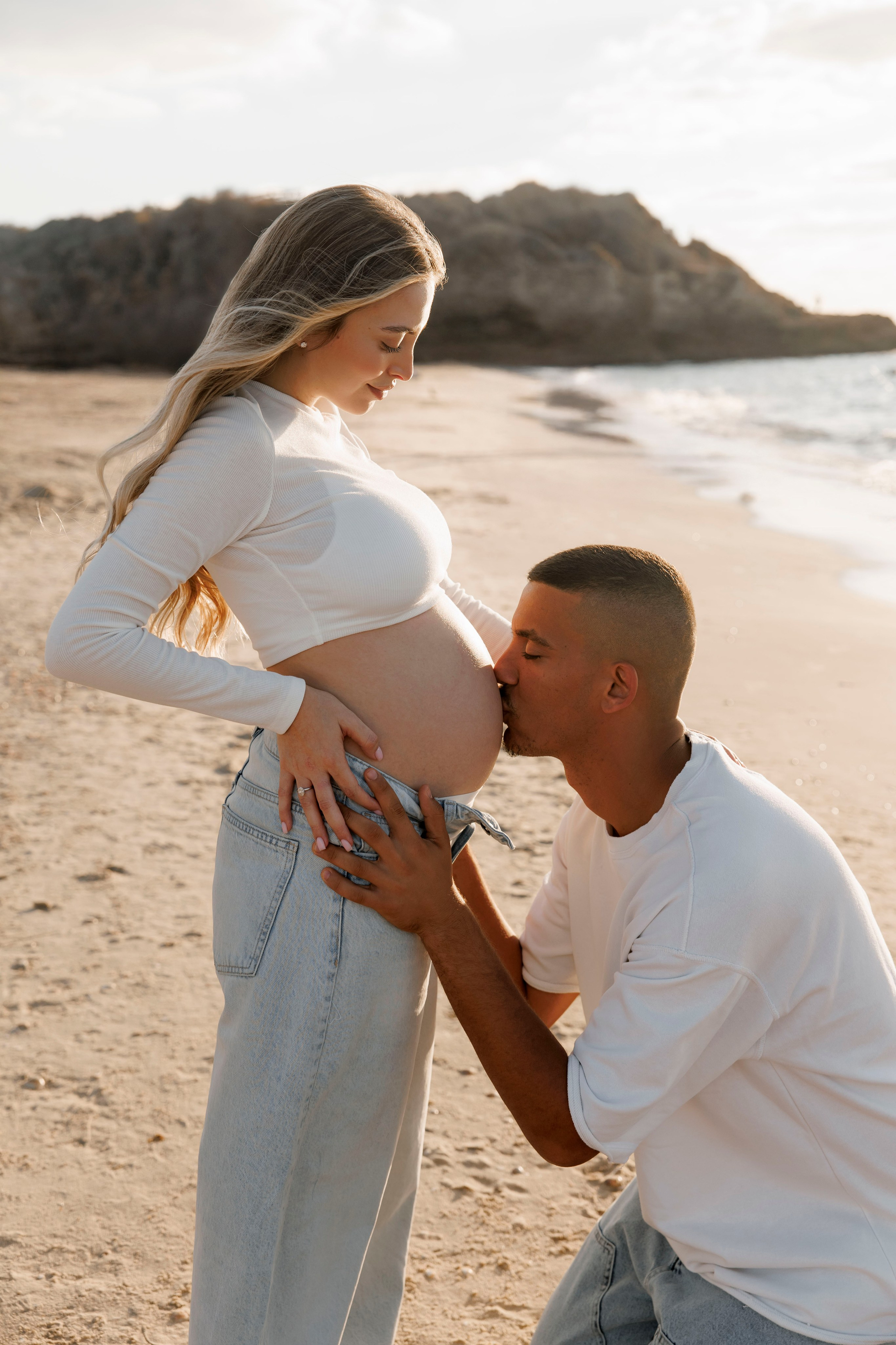 Pregnancy photoshoot near the sea. Wedding and family photographer