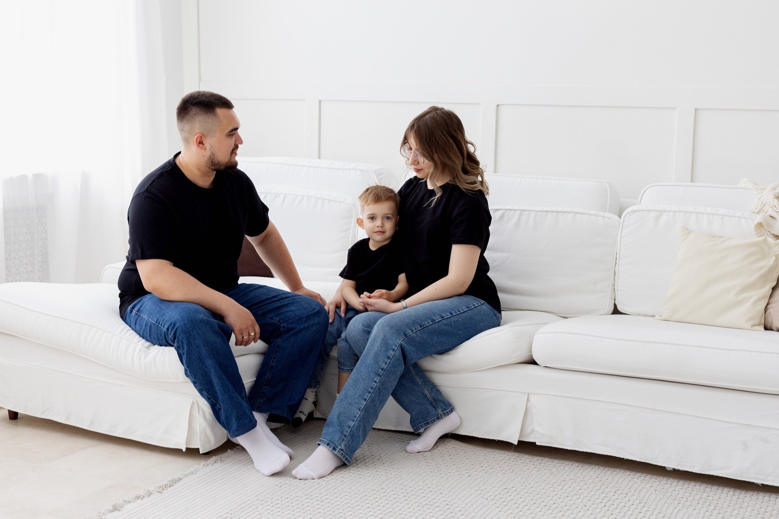 Семейная фотосессия в студии (Михаил, Крестина и Макар). Женский фотограф в Орске Новотроицке Динара Долганова