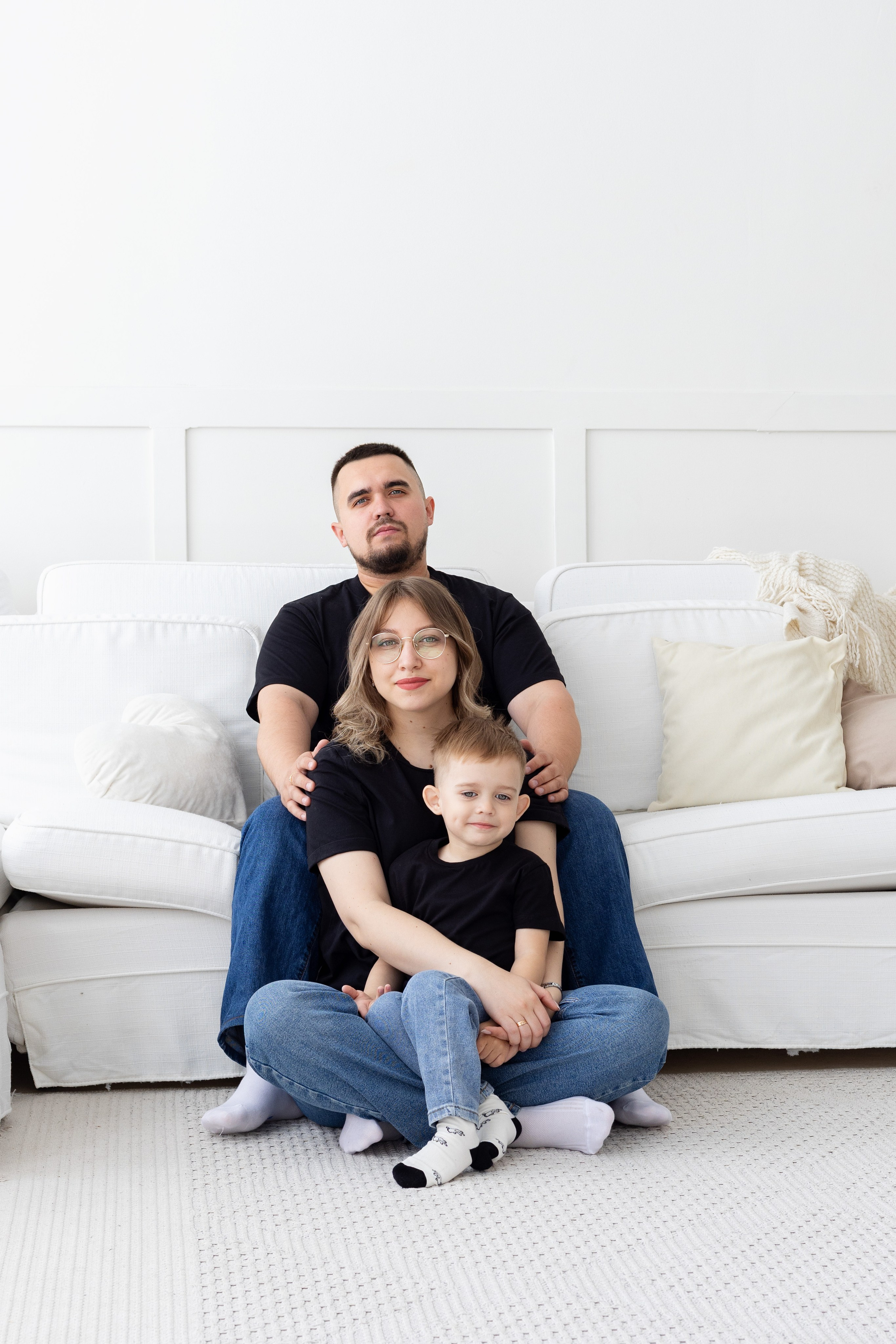 Семейная фотосессия в студии (Михаил, Крестина и Макар). Женский фотограф в Орске Новотроицке Динара Долганова