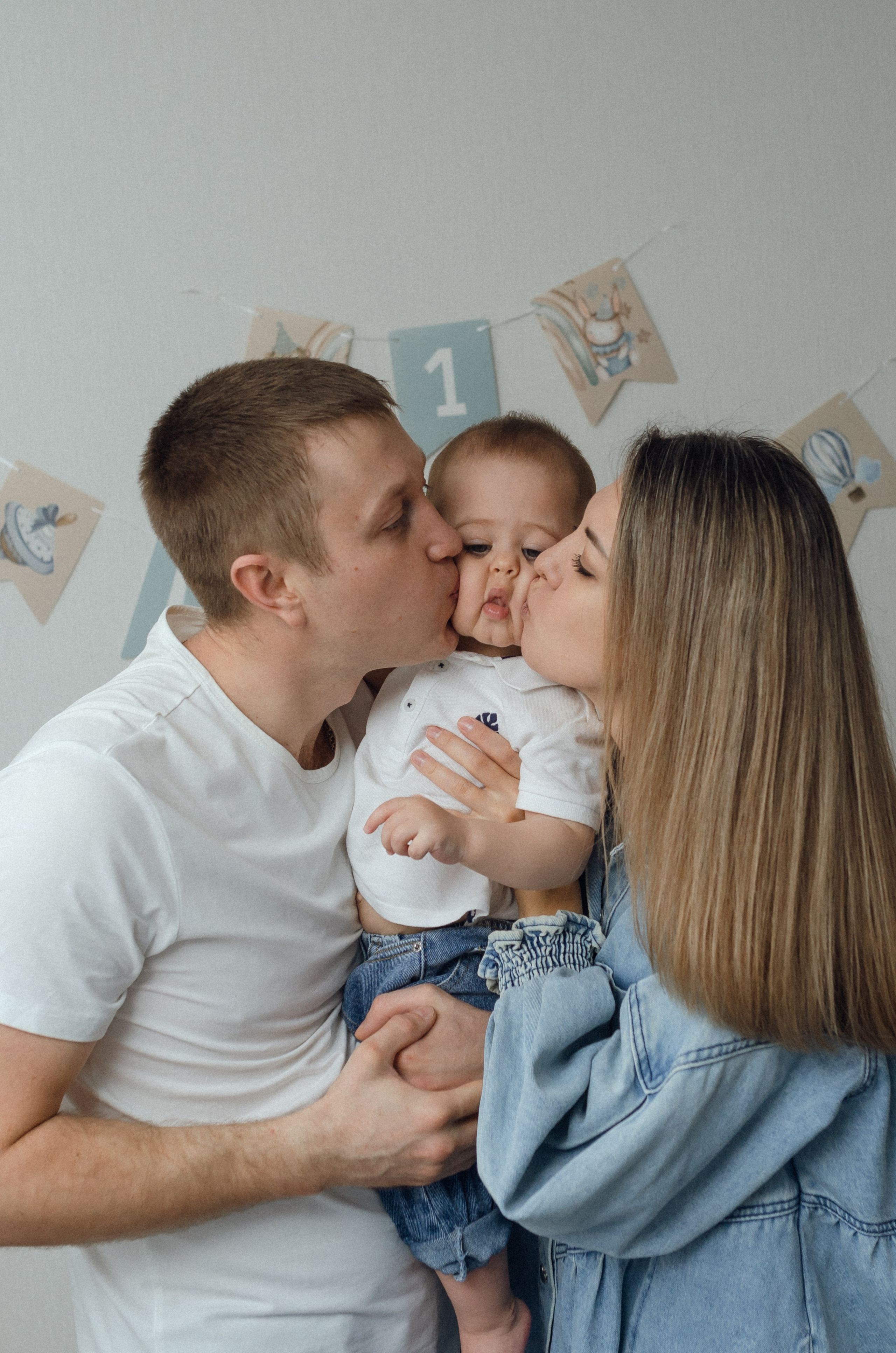 Света, Кирилл и маленький Максим. Семейная домашняя съемка. Семейный фотограф в Барнауле Ирина Ястребова