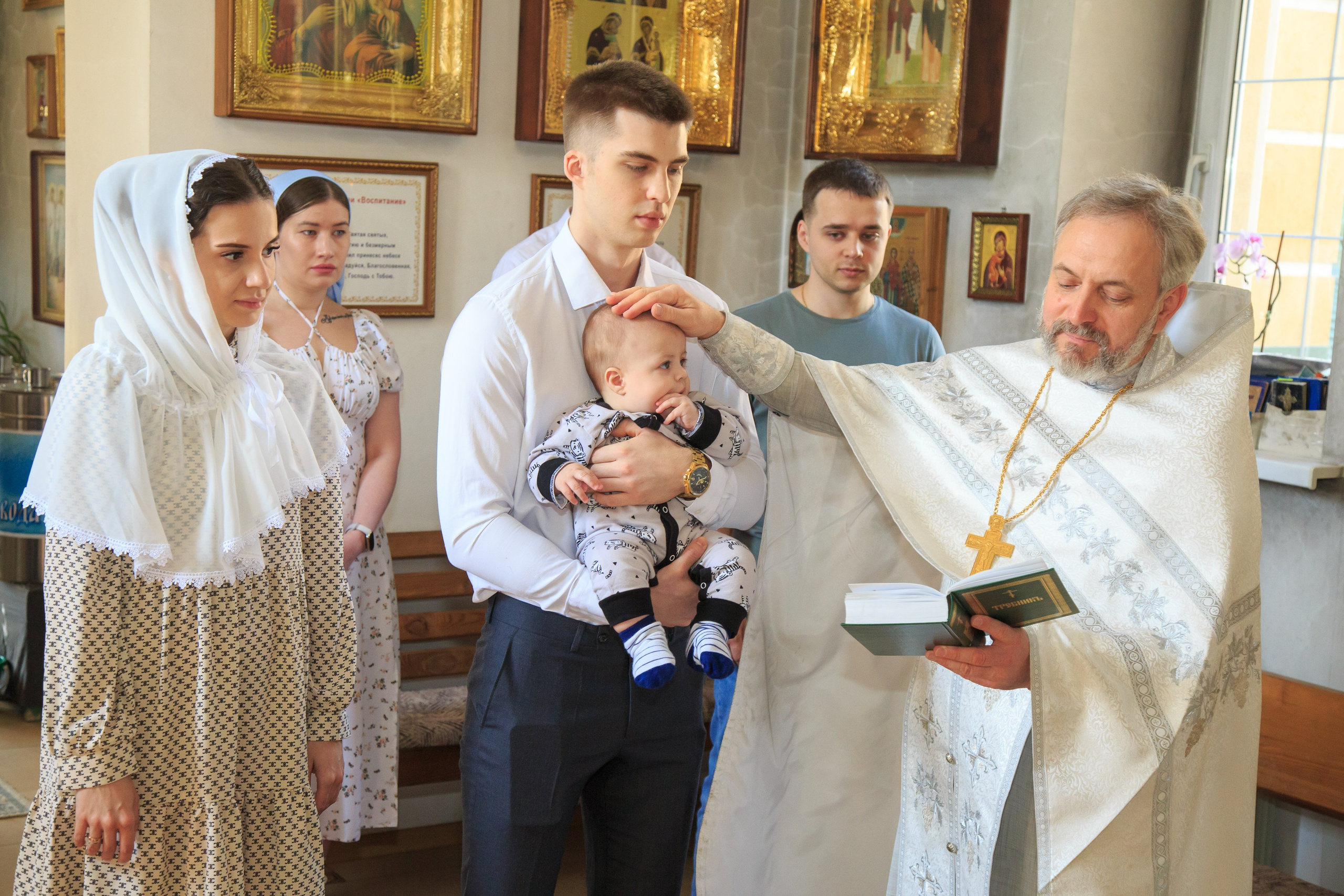 Фотосъёмка таинства крещения и крестин в городах Я фотограф снимающий венчания в городах Минеральные Воды, Пятигорск, Кисловодск, Ессентуки,. Репортажный и свадебный фотограф Пятигорск и КМВ
