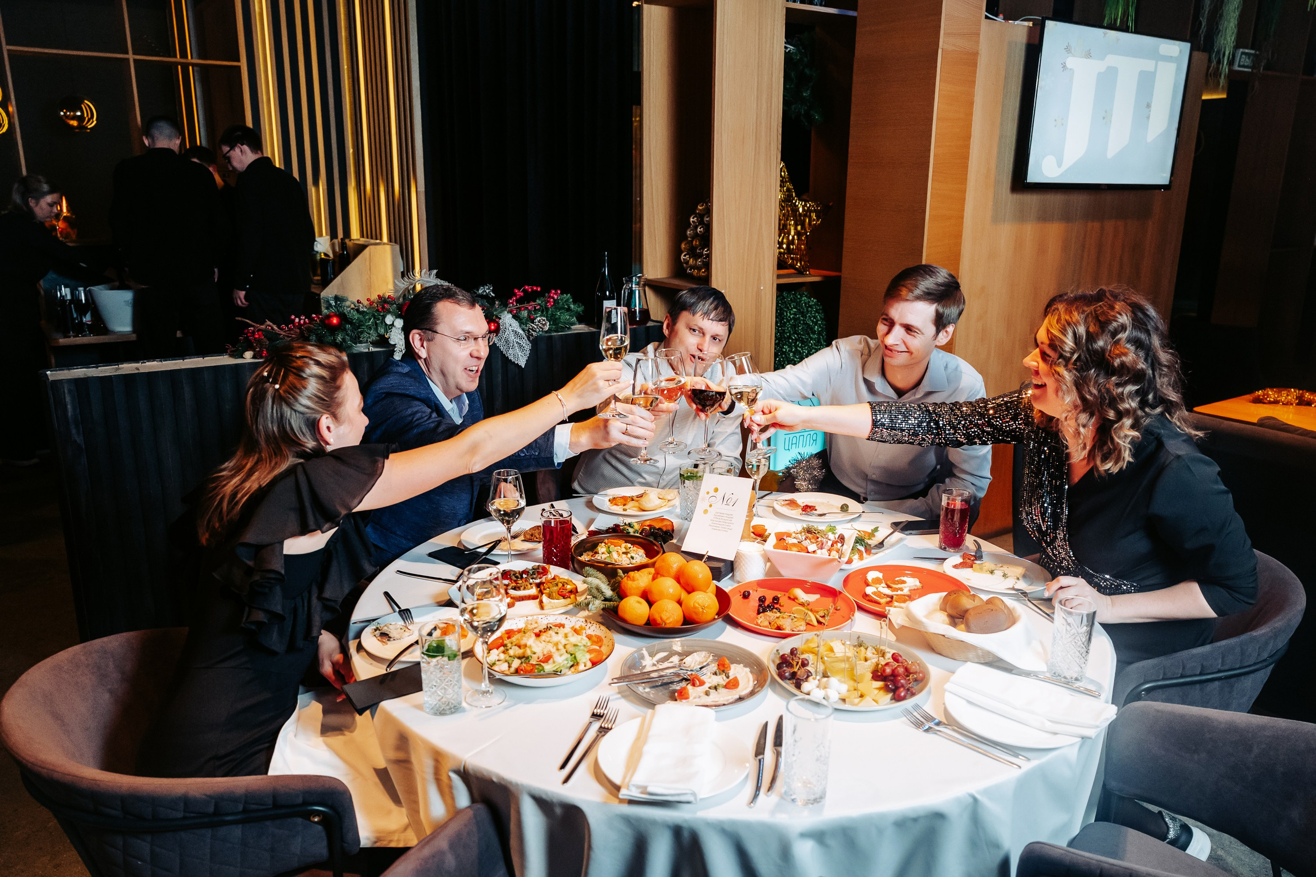Новогодний корпоратив в караоке баре. Фотограф Дмитрий Сермяжко