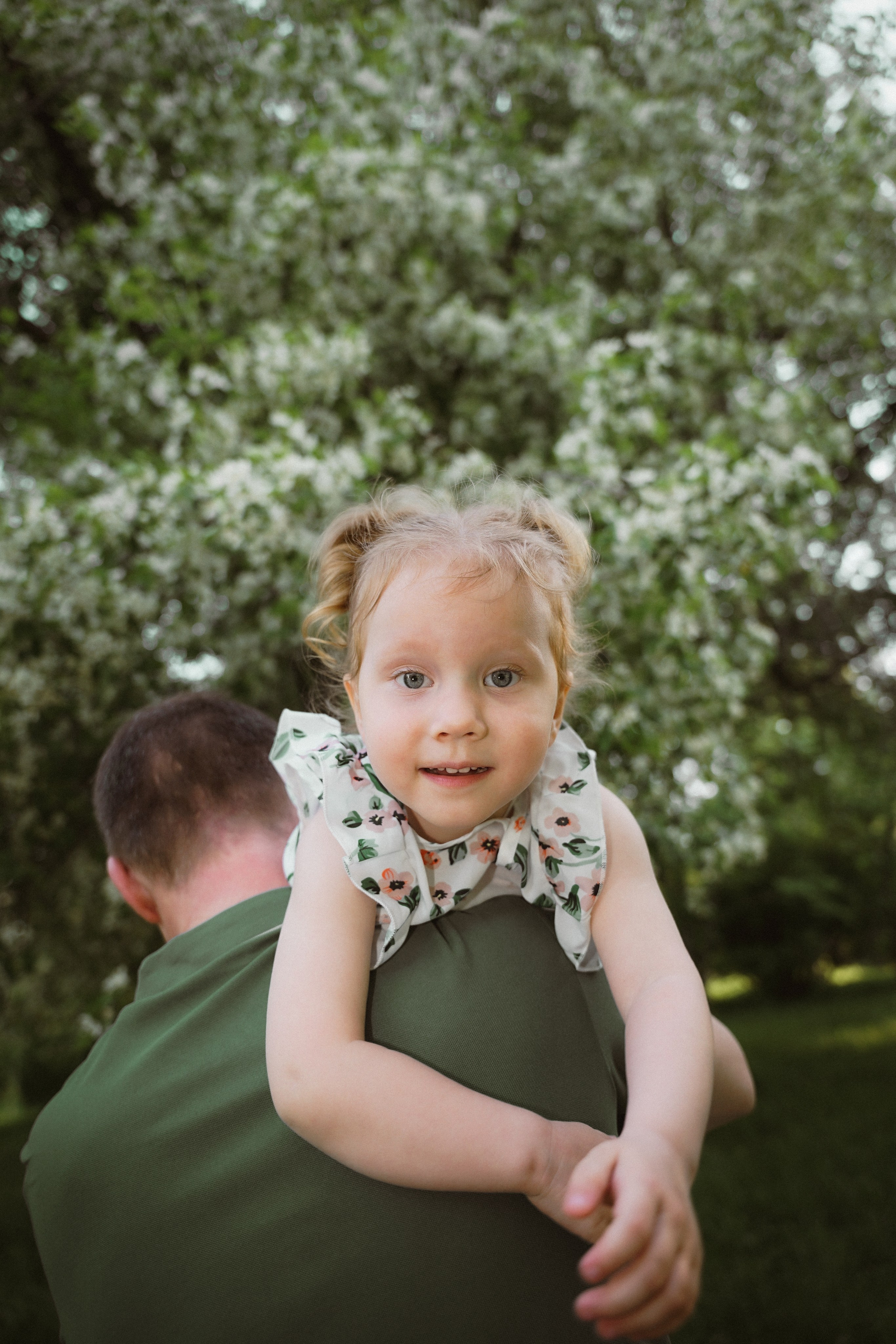 Семейная съемка с ребенком в парке Екатеринбурга