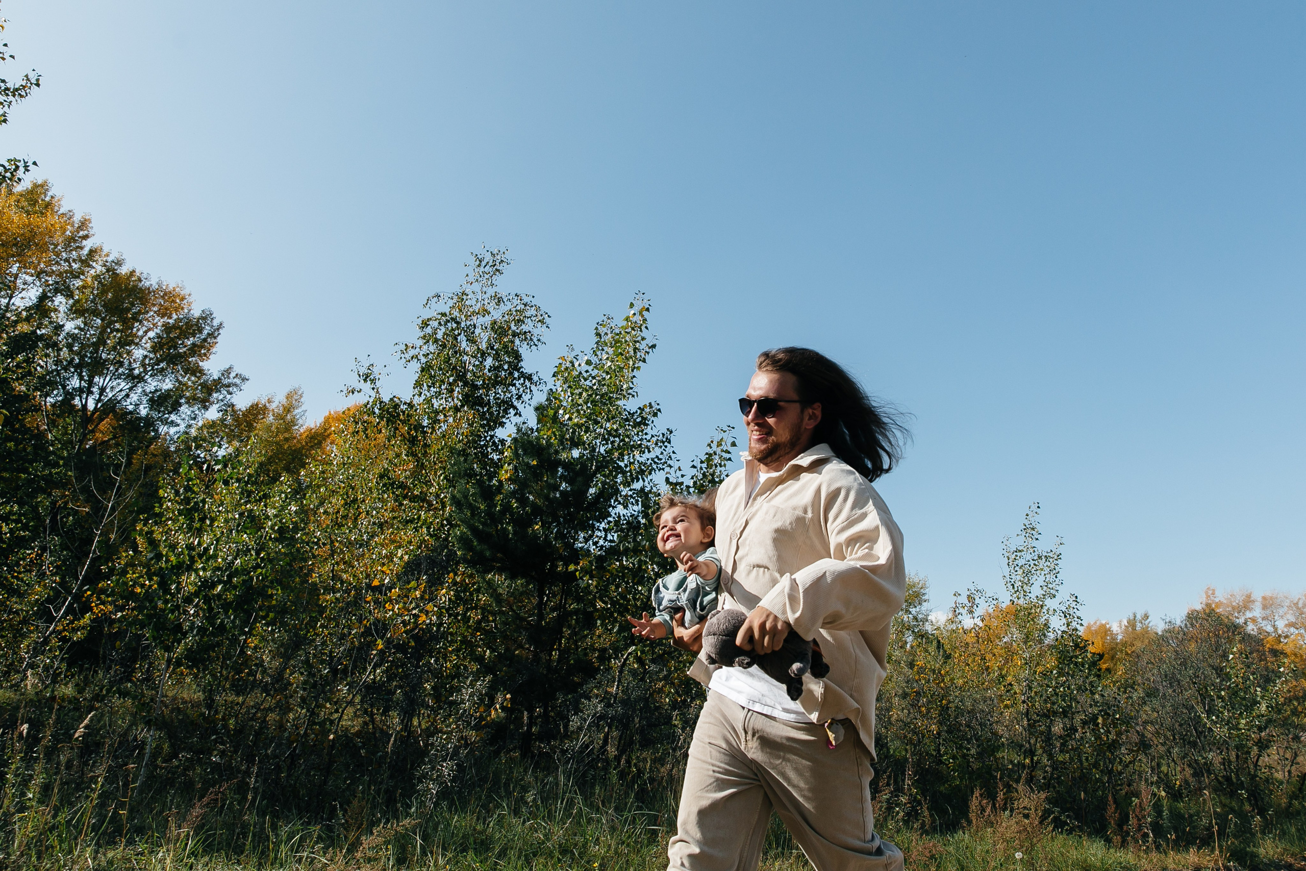 Выманивает из квартир природа нас на выходные. Осенний лес — особый мир. Ведут тропинки потайные…. Душевный фотограф Ваших самых ярких событий Марина Погребняк