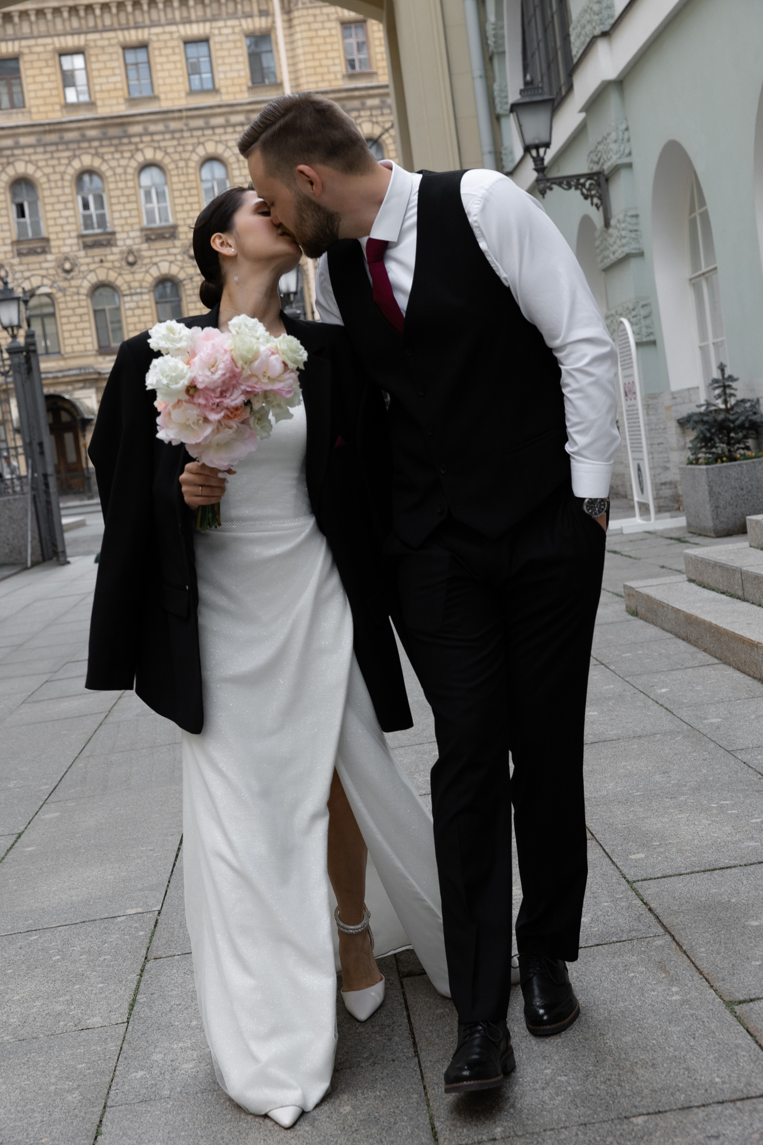 Elegance. Galina and Nikita Bykovets, a wedding photographer and videographer duo in Germany