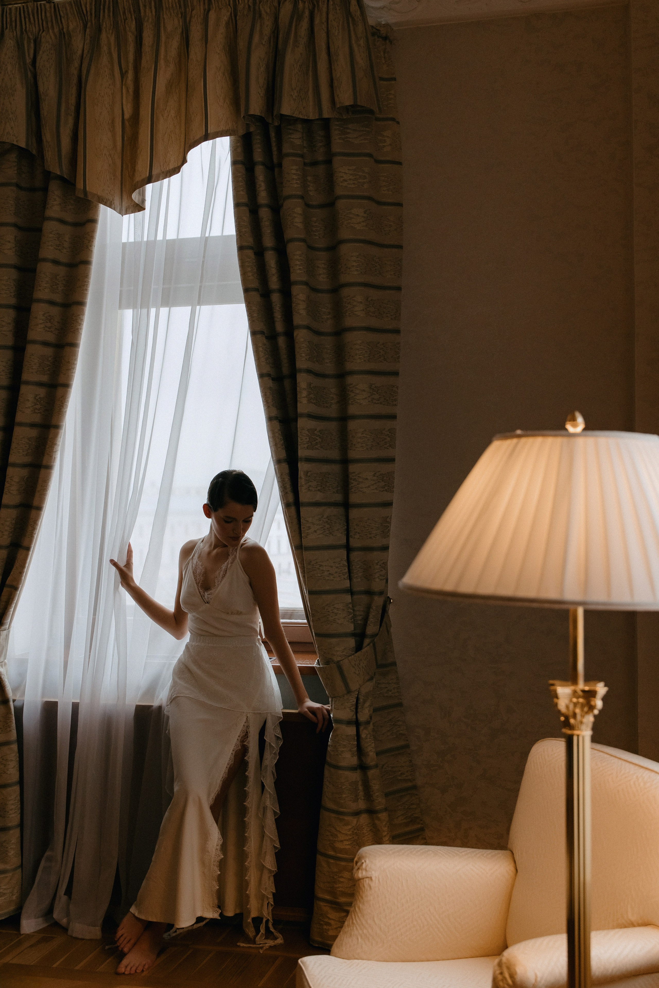 Свадебная фотосессия в гостинице Ленинградская. Свадебный фотограф Москва