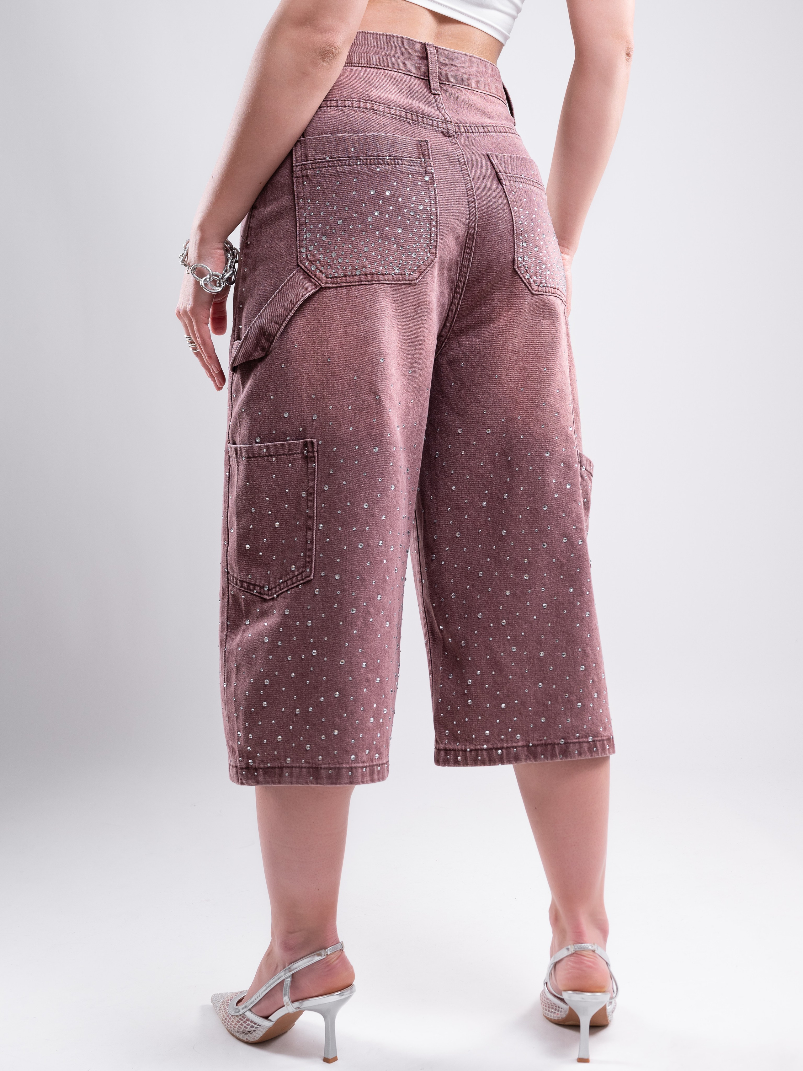 Джинсовые бриджи. Предметный фотограф, фото для маркетплейсов Пятигорск, КМВ