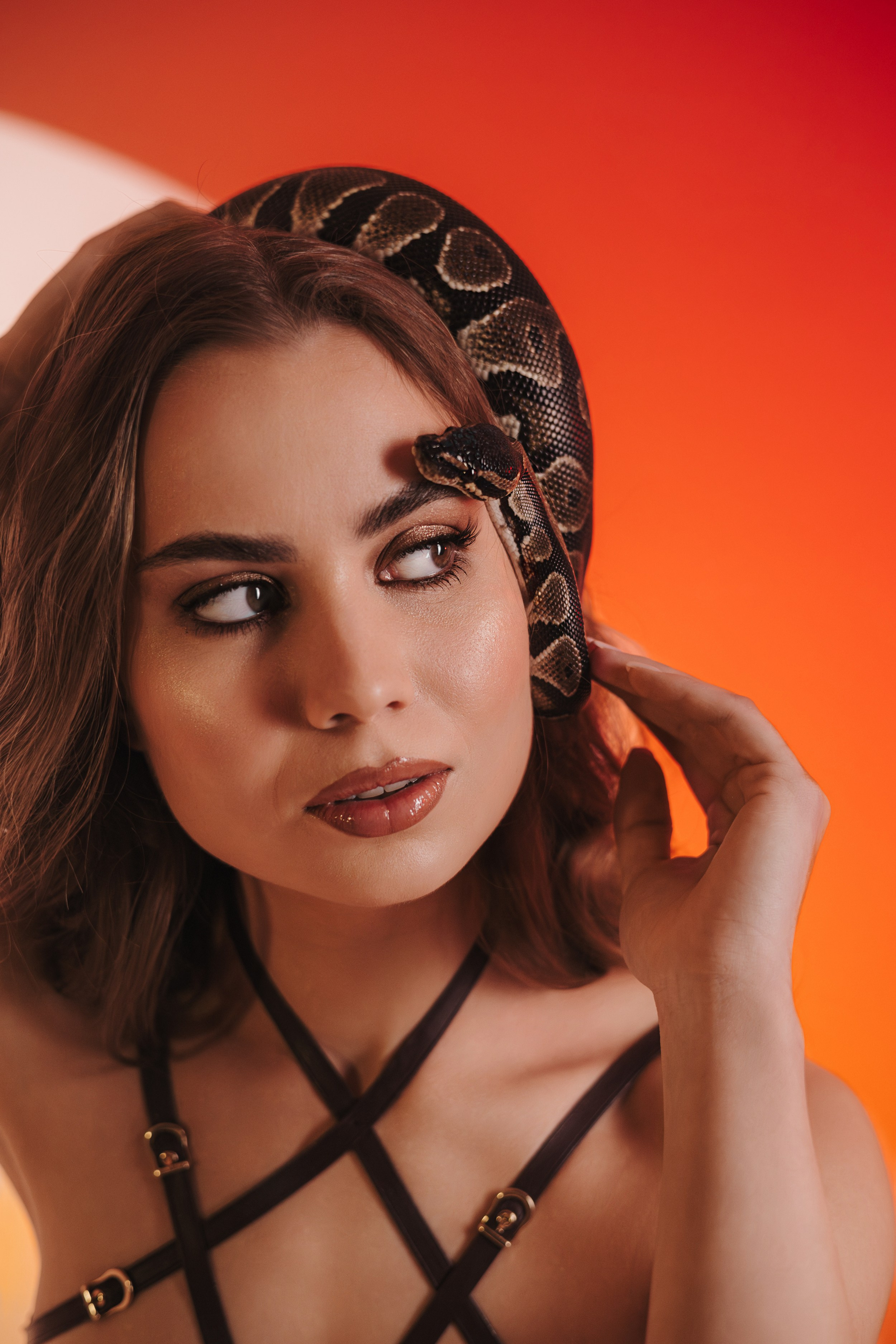 Яна — съёмка с питоном