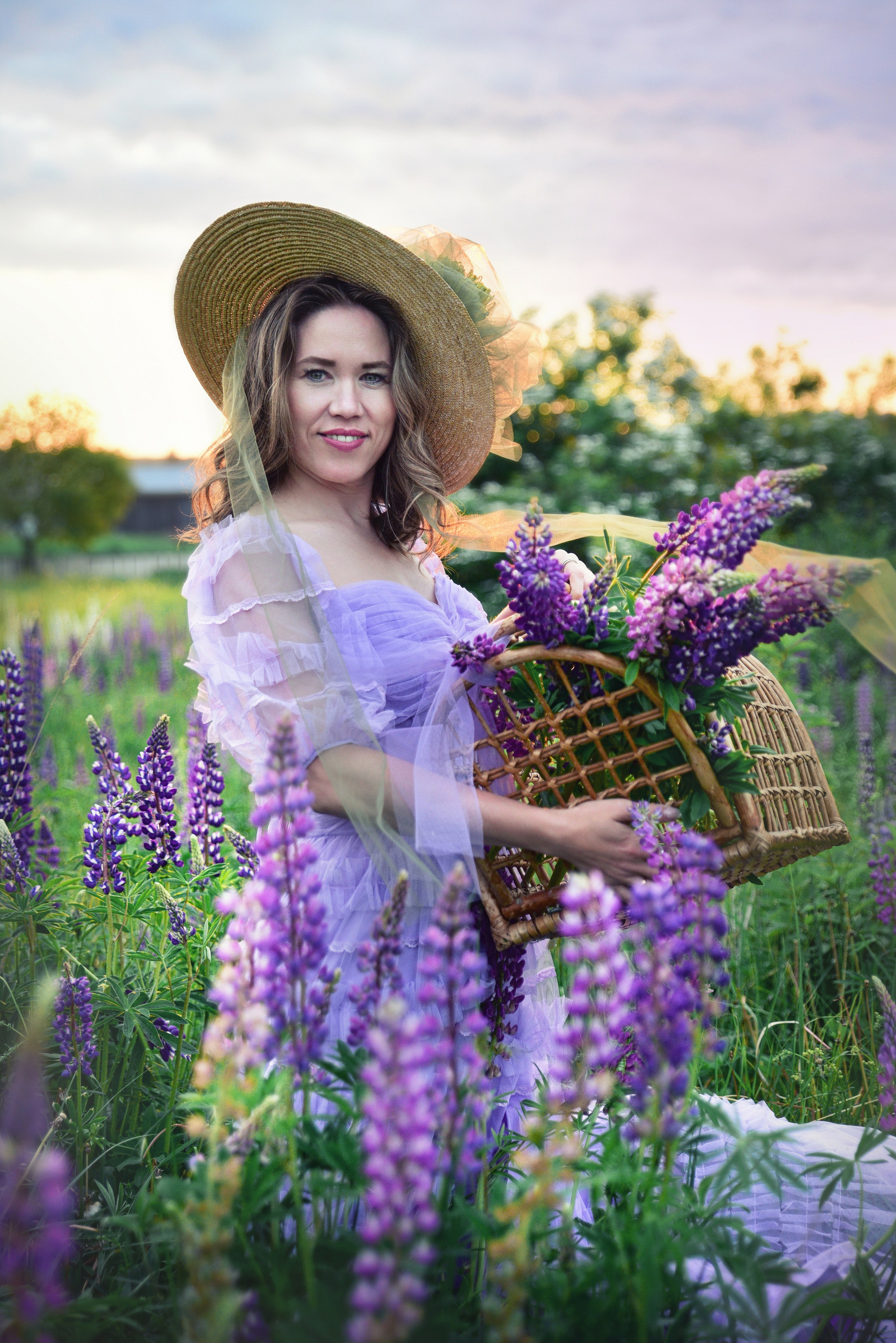 Эльвира. В люпинах. 2025. Художественная фотография. Первова Наталья