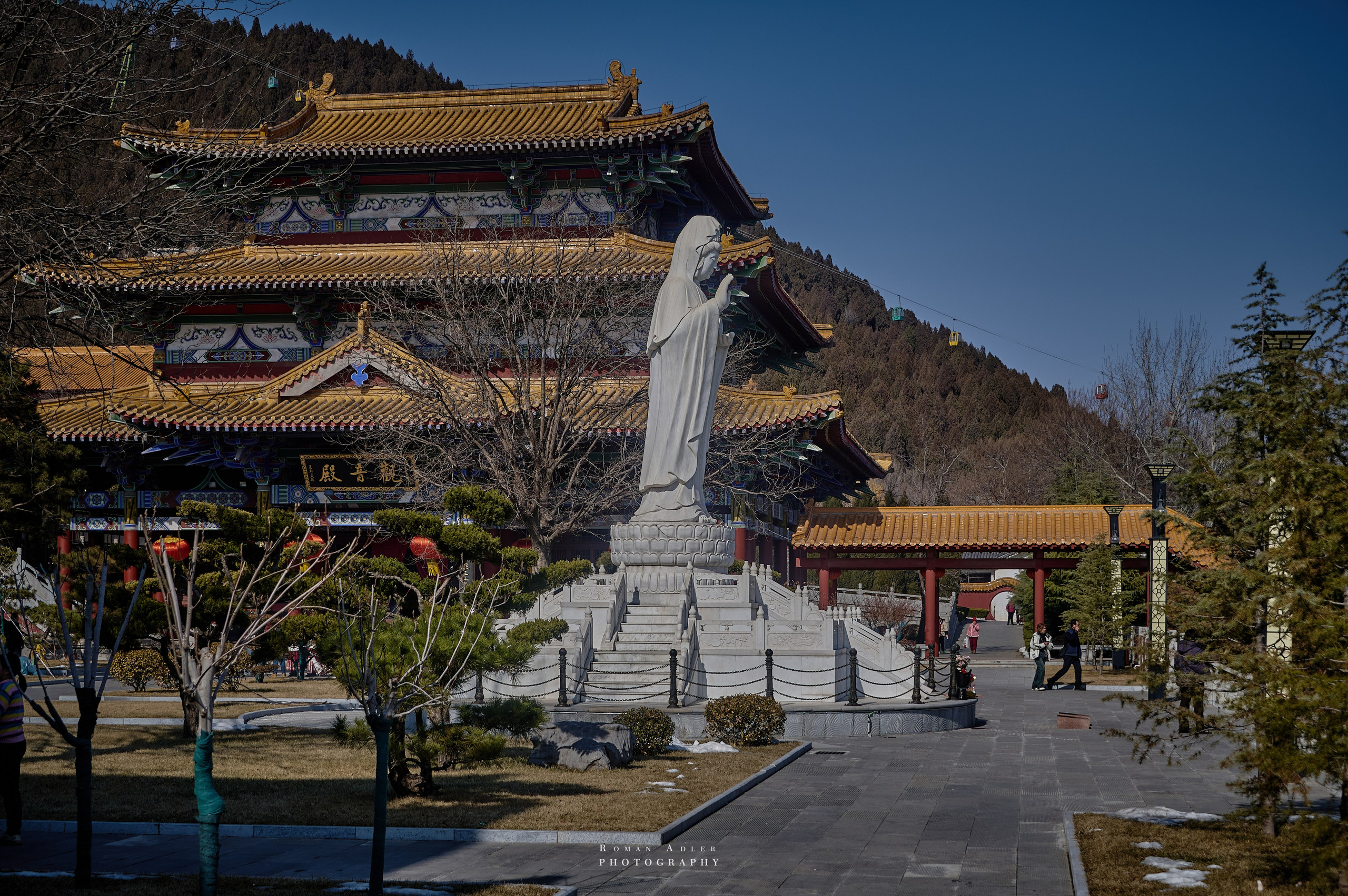 Китайские храмы. Храм Гуанфу (Храм Процветания) в провинции Шаньдун. Цинчжоу. Путешествие по новогоднему Китаю. Достопримечательности Цинчжоу. Февраль 2024. Фотограф Роман Адлер. Фотопроект Китай русский взгляд