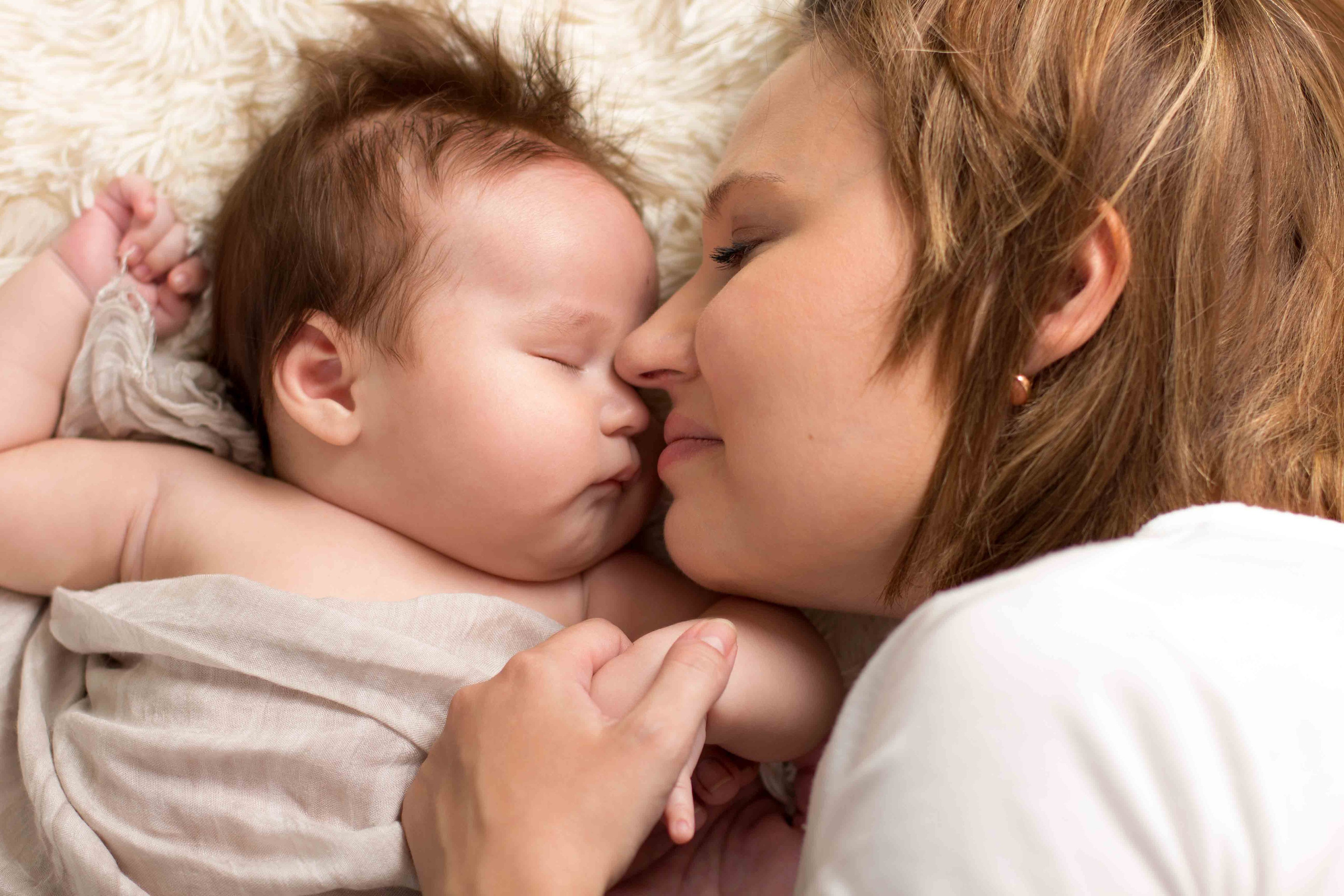 Newborn Алматы, фотосессия новорожденных и младенцев с родителями. Фотостудия Алматы. Семейная и детская фотостудия Family studio.Фотограф Алматы